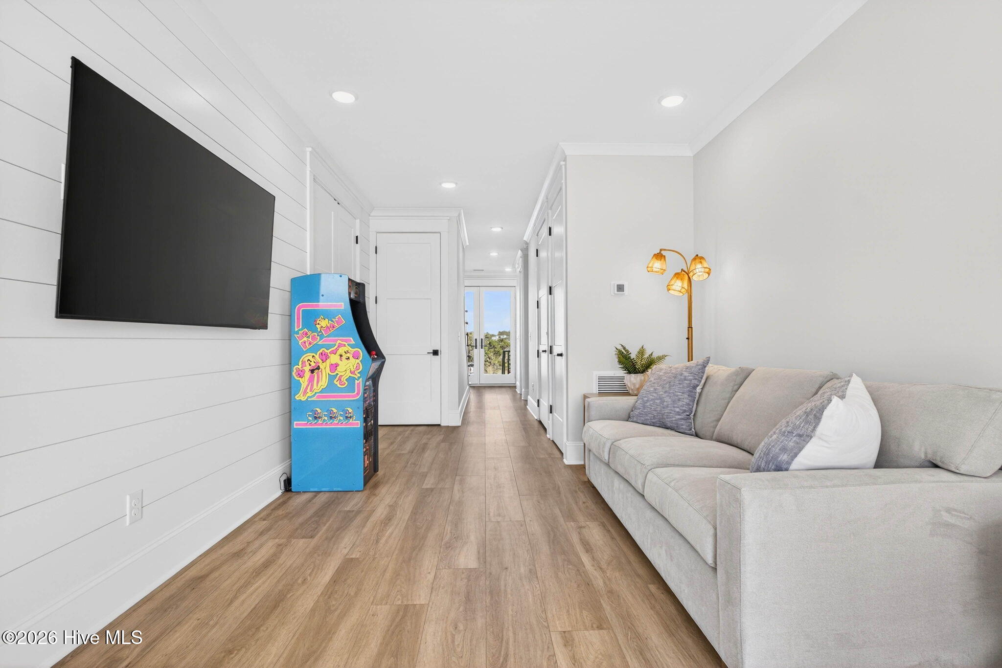 100570262 | Photo 51