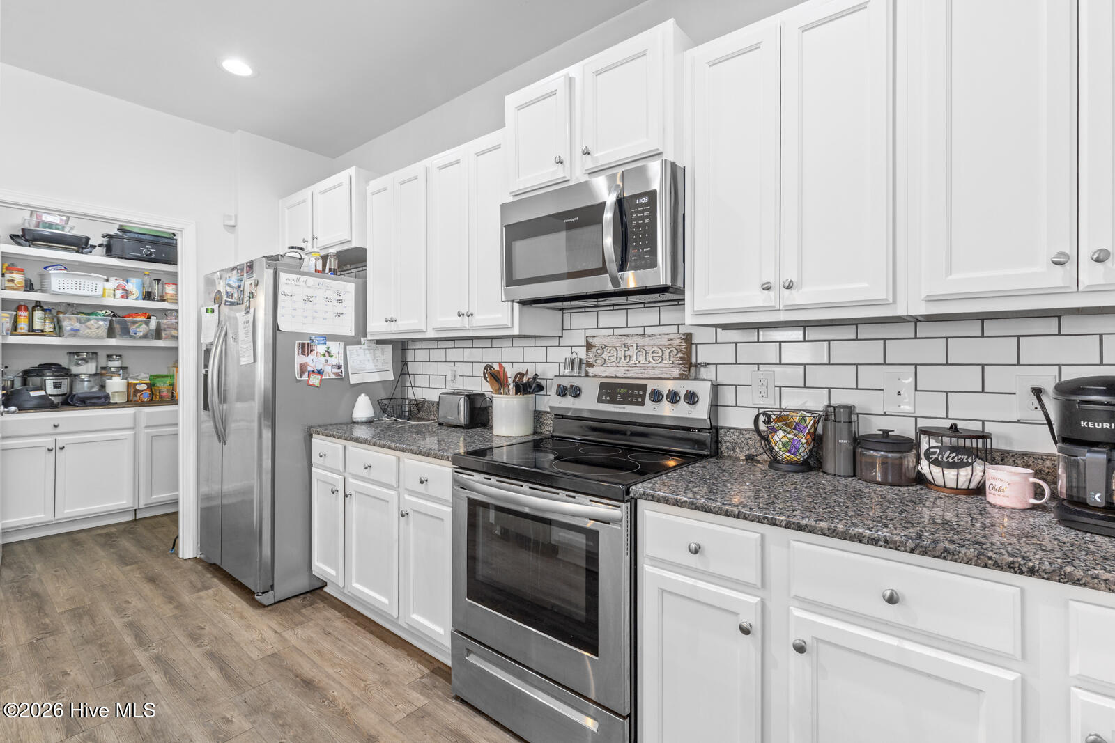 100566319 | Photo 12