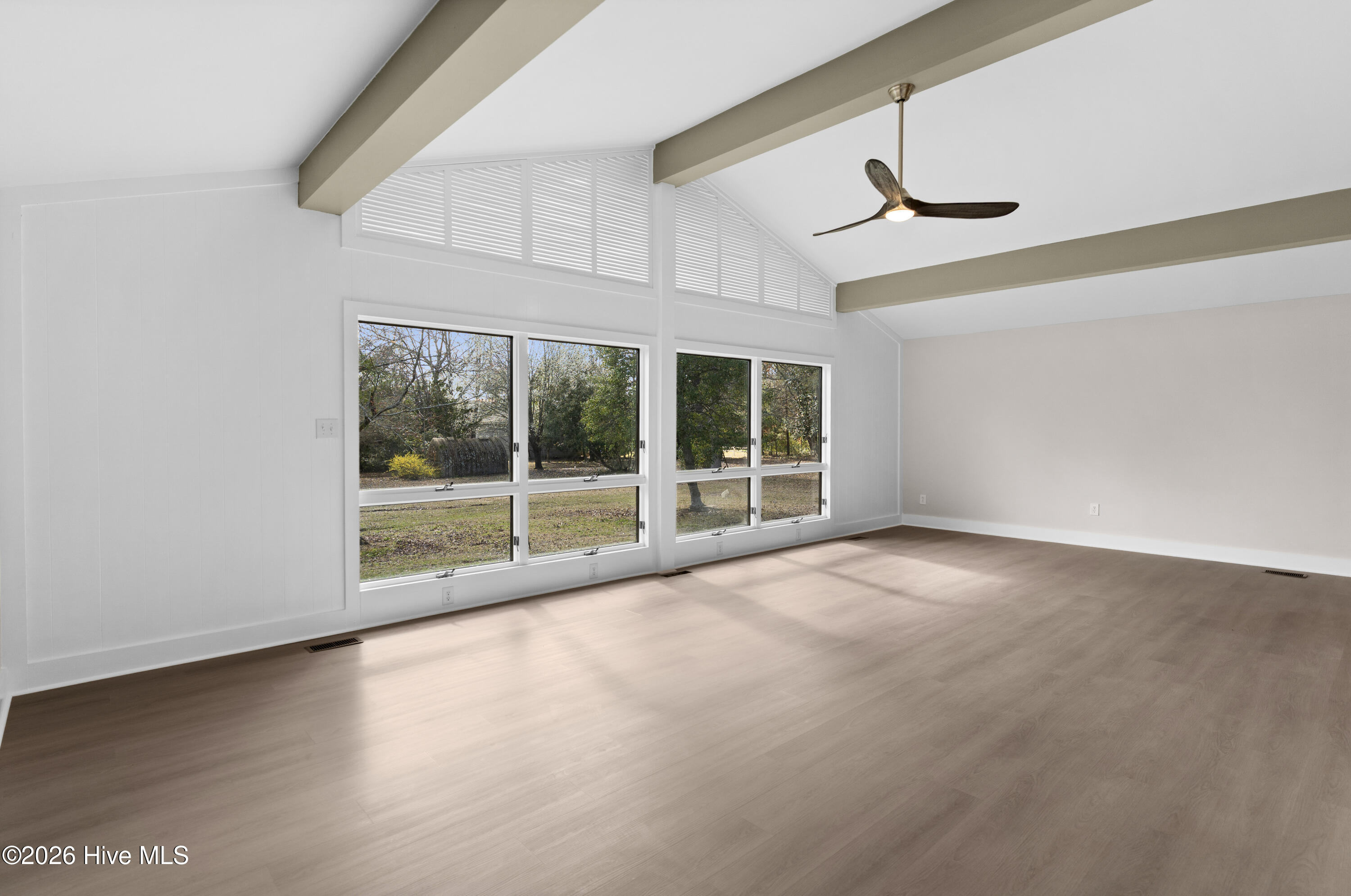 100561739 | Photo 10