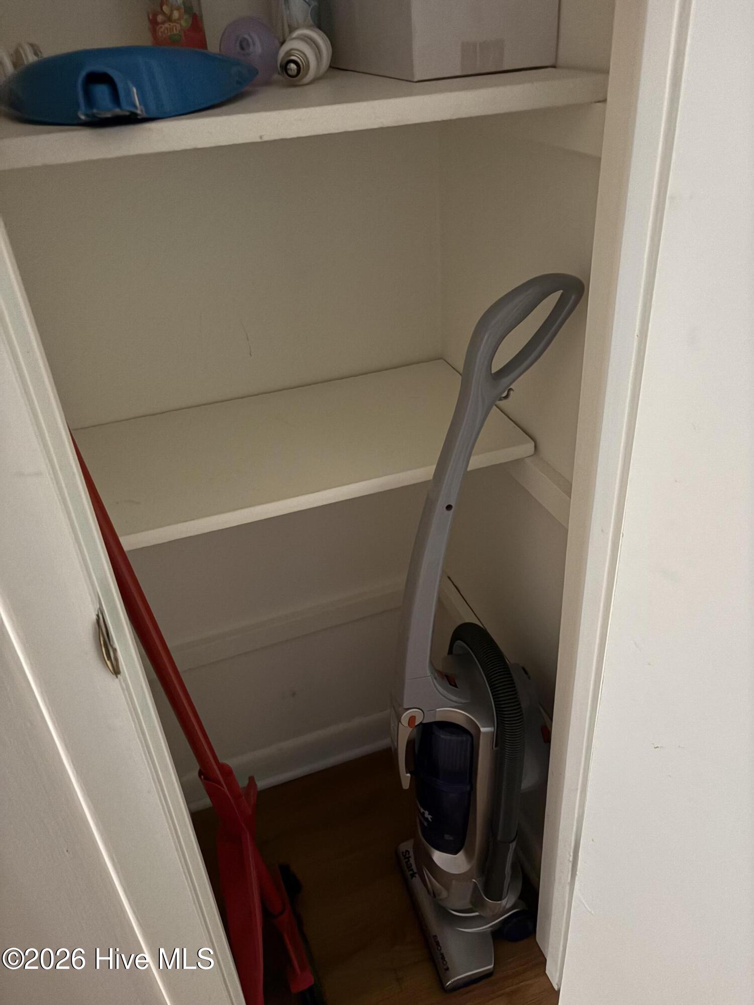 100566717 | Photo 12