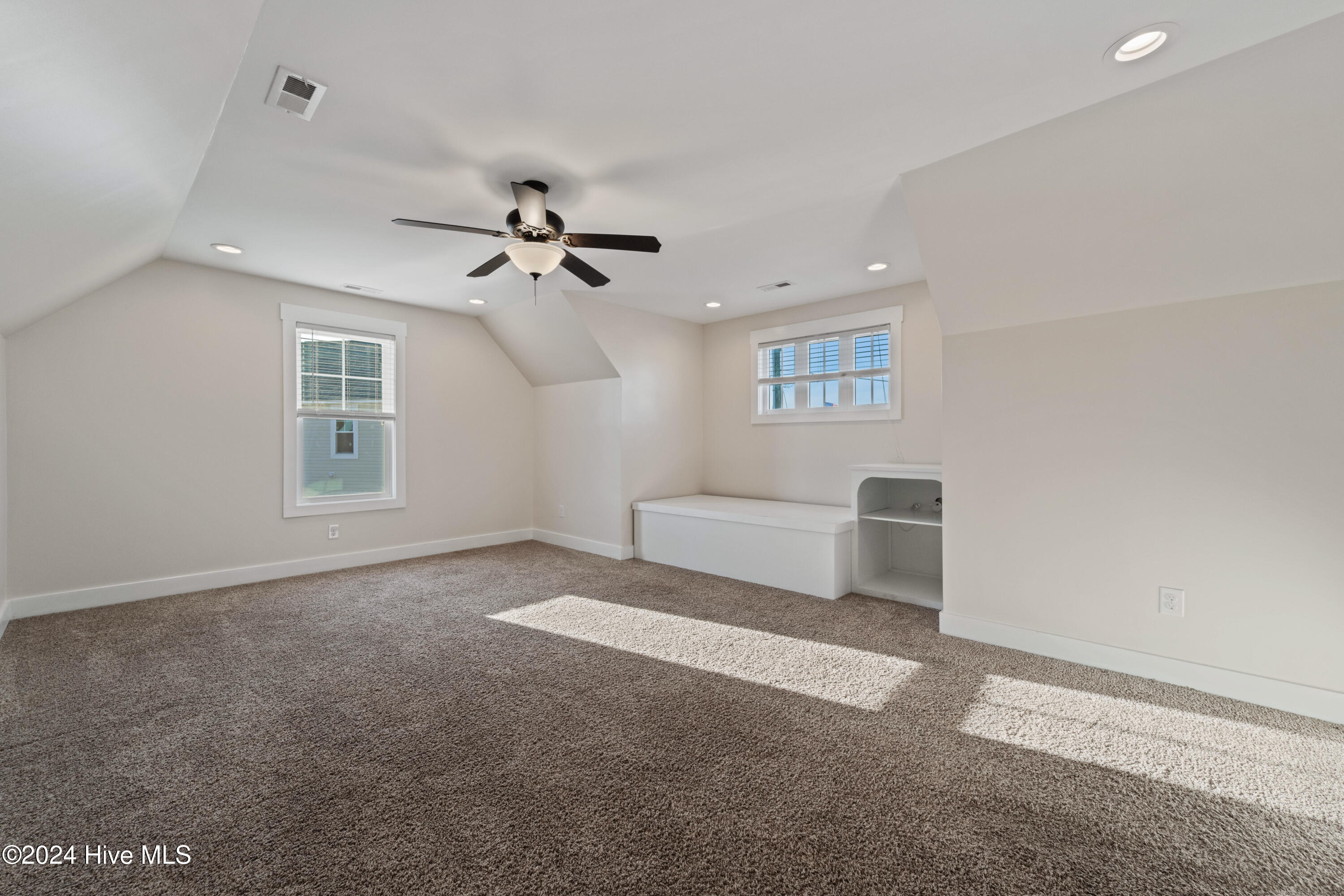 100548081 | Photo 12