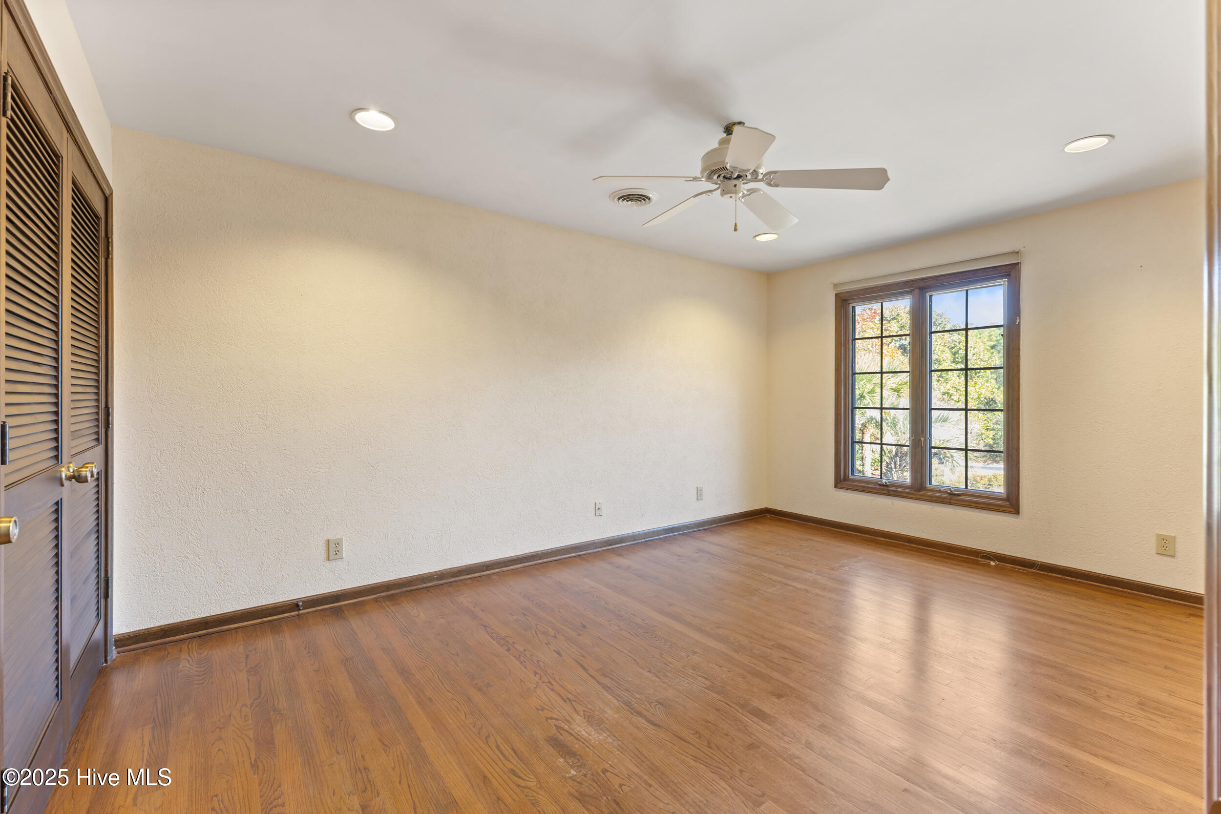 100541018 | Photo 37