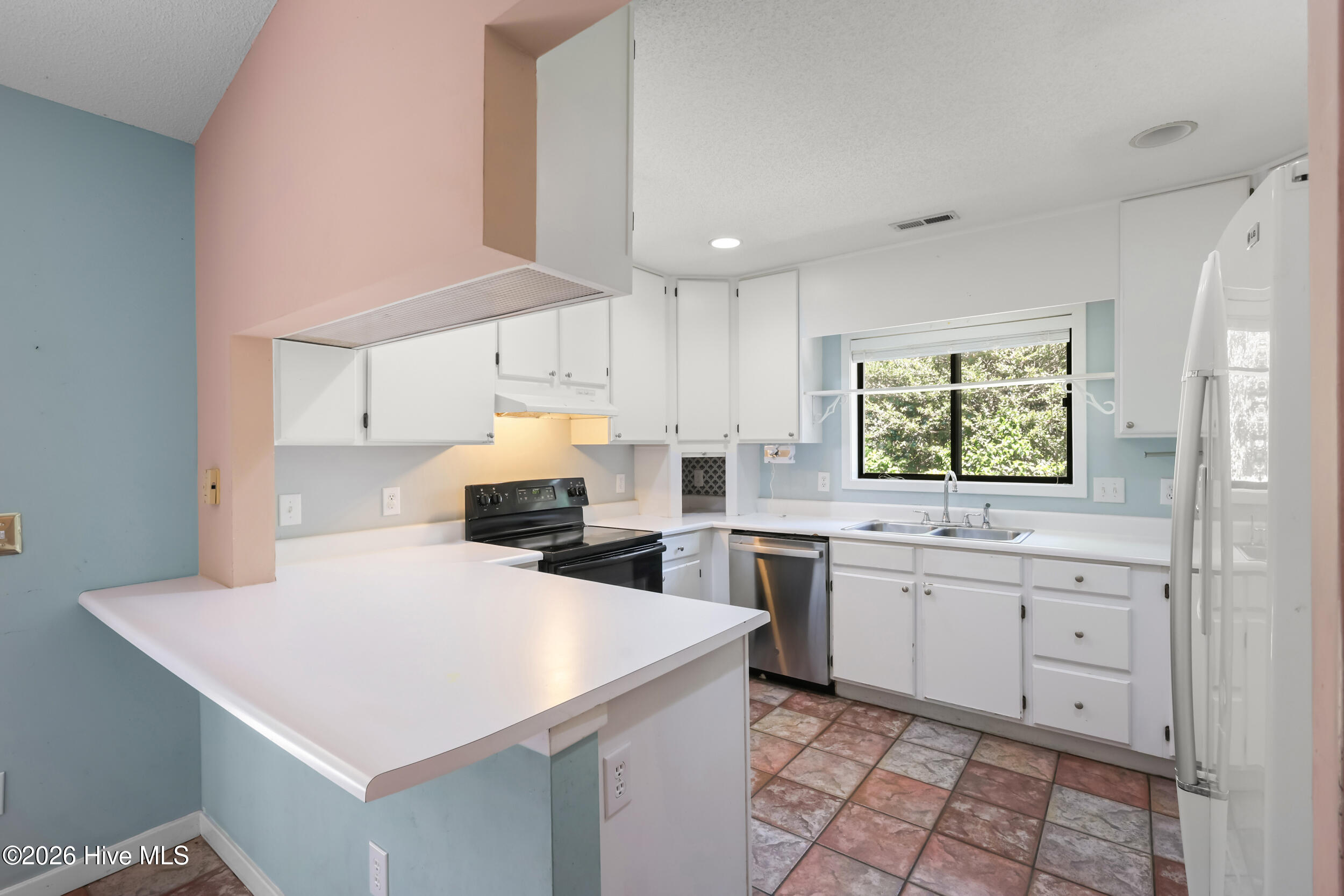 100569768 | Photo 19