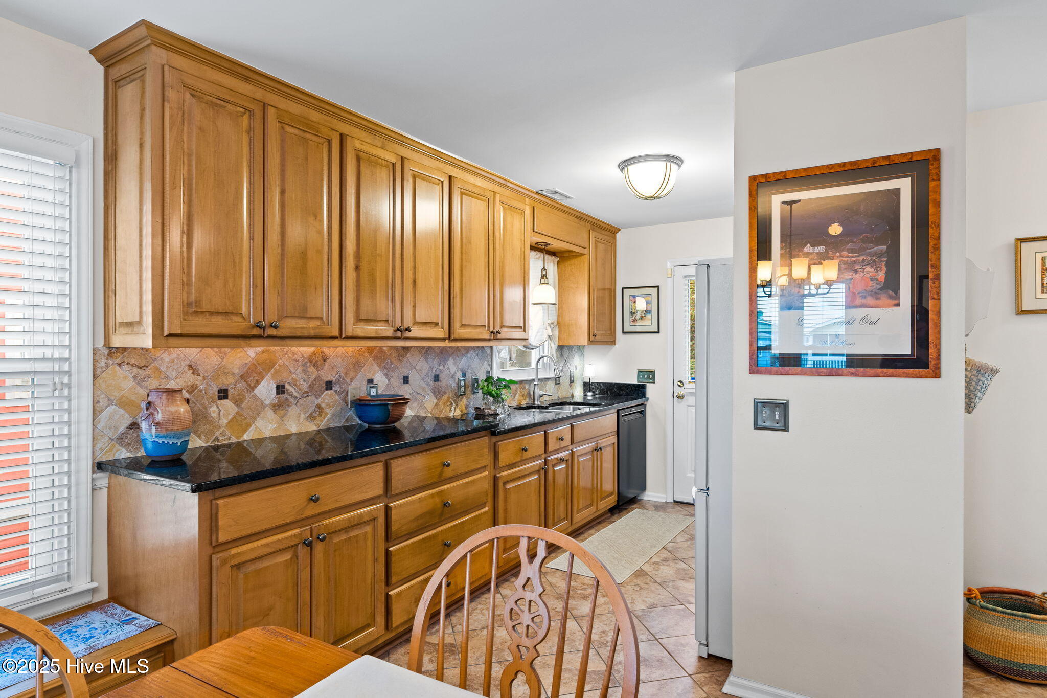 100545689 | Photo 12