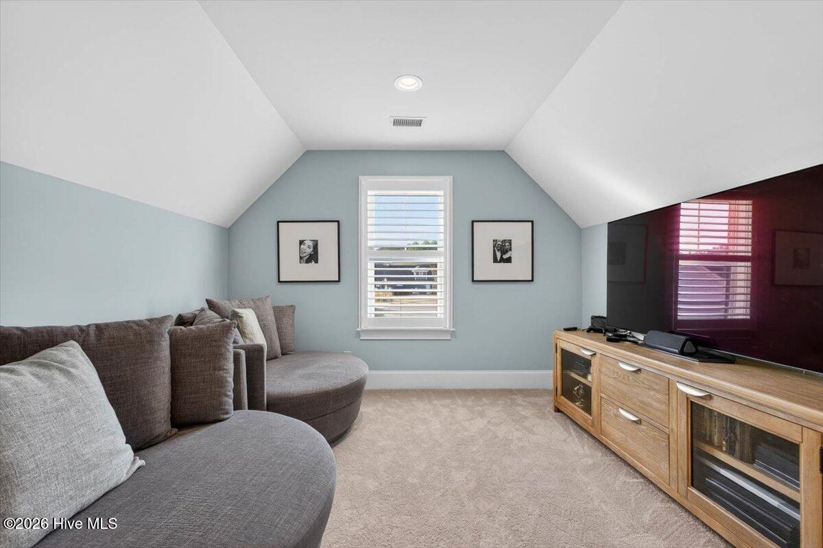 100548349 | Photo 58