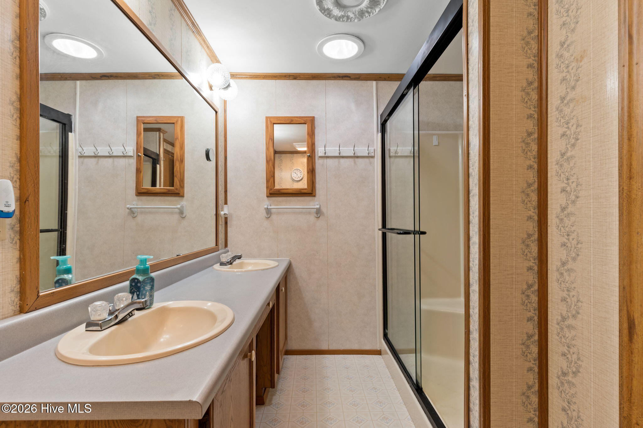 100549900 | Photo 28