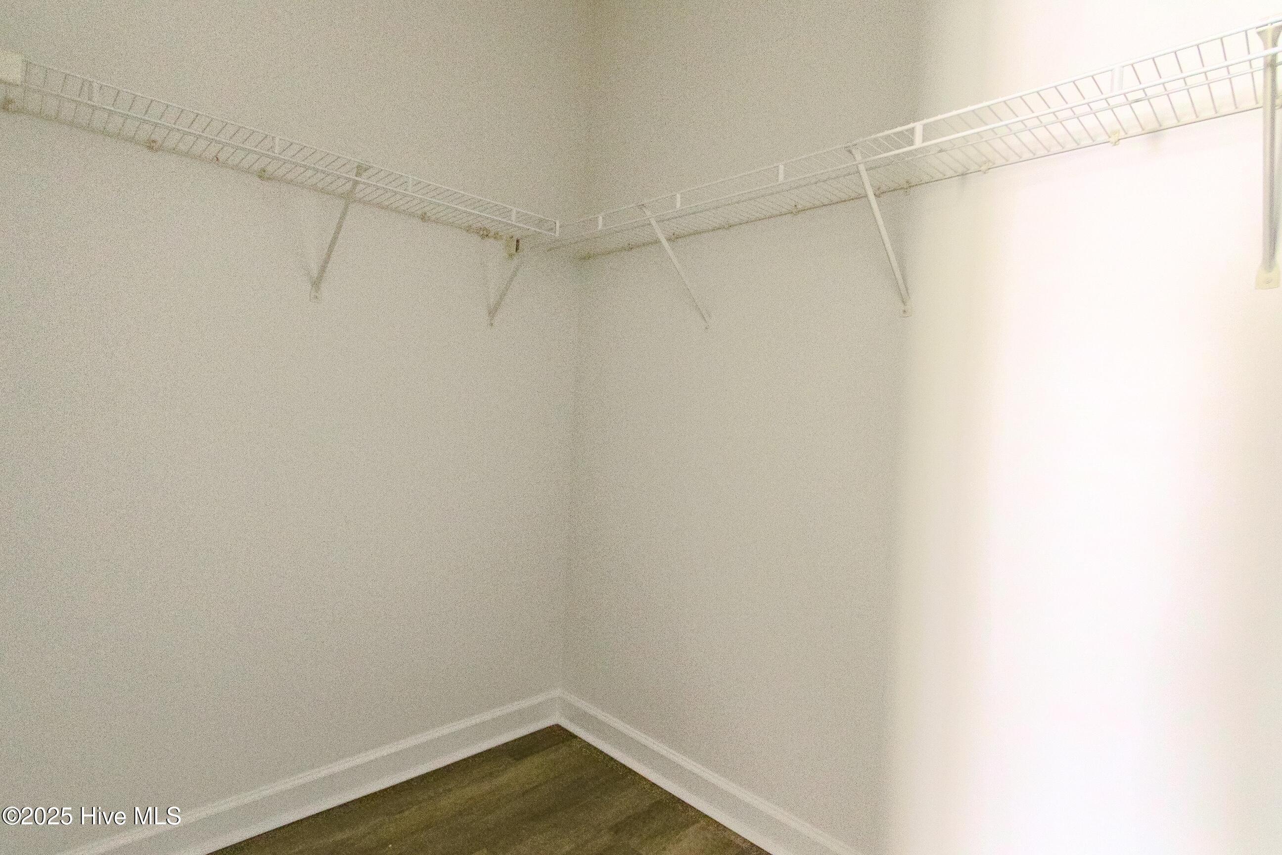 100543130 | Photo 13