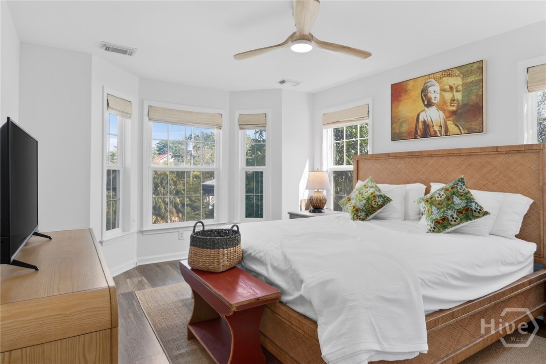2nd floor large bedroom with bay window