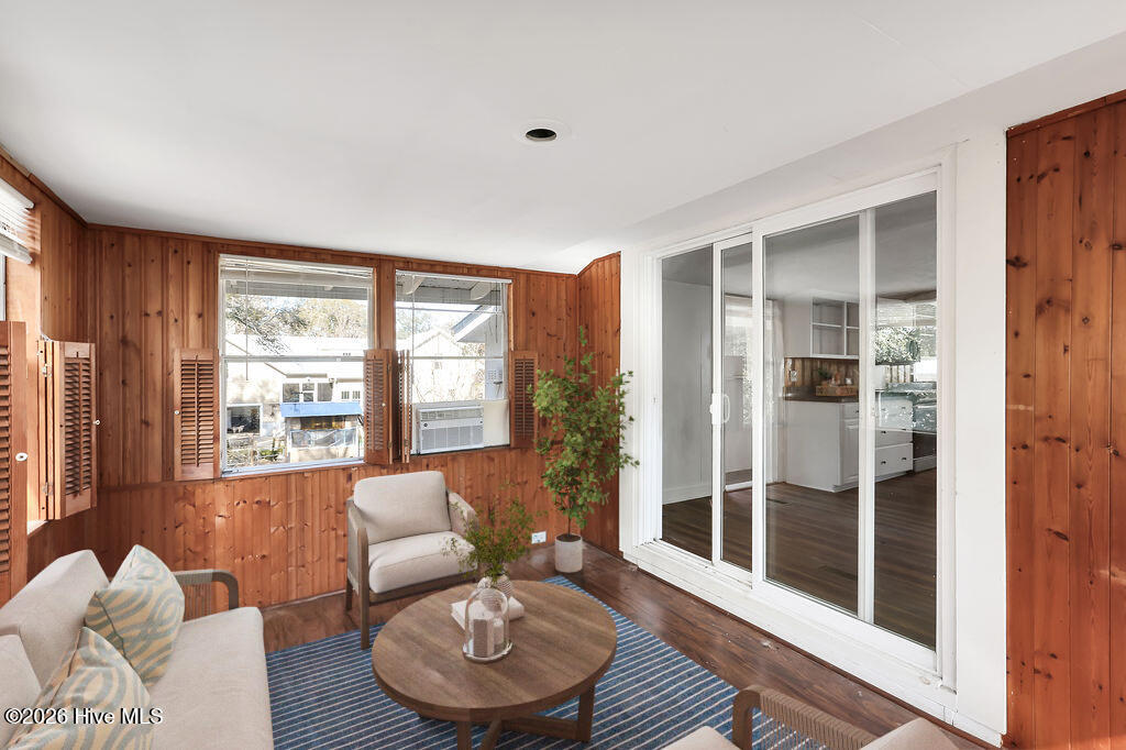 100553001 | Photo 28