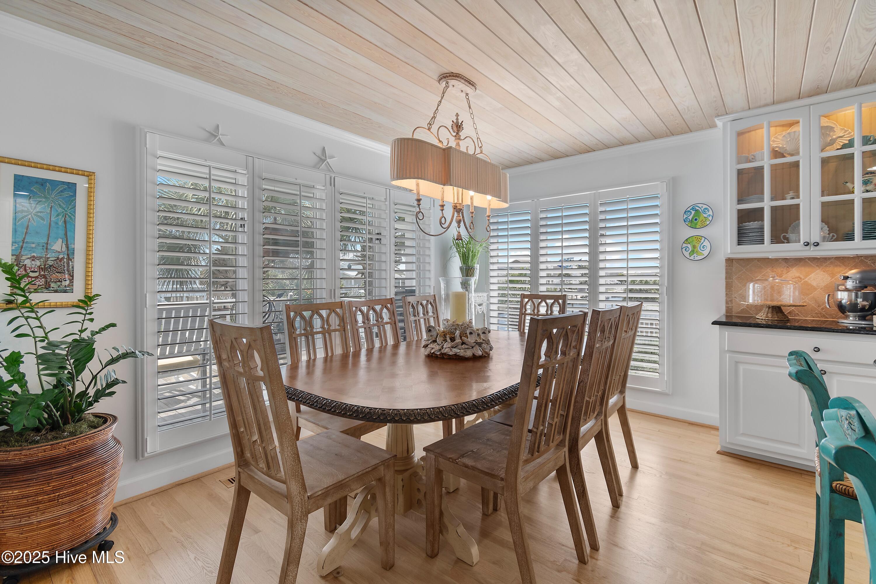 100527373 | Photo 22