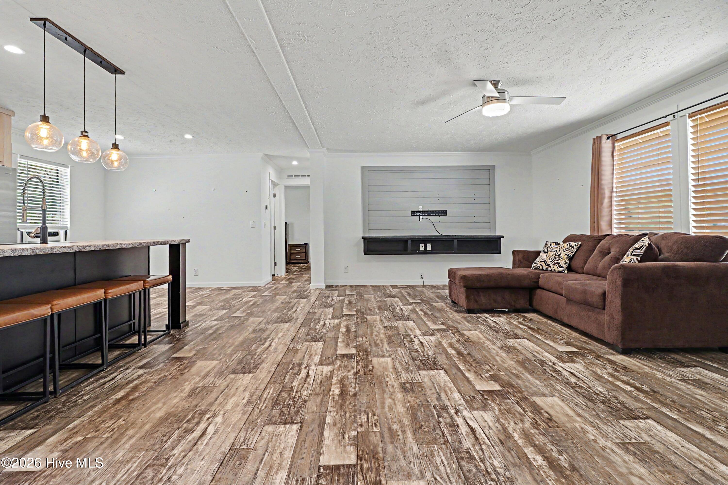 100559867 | Photo 11