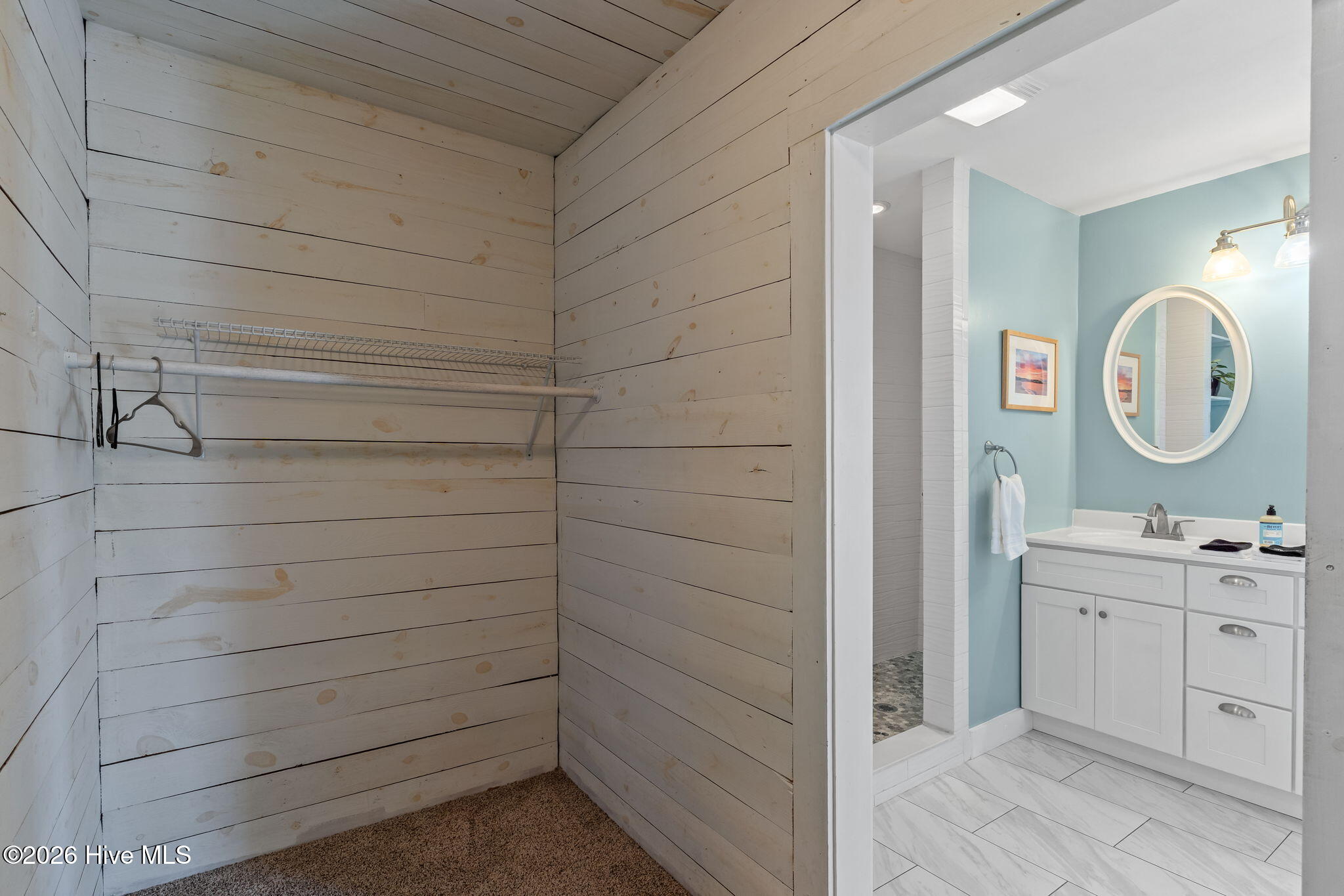 100564930 | Photo 24