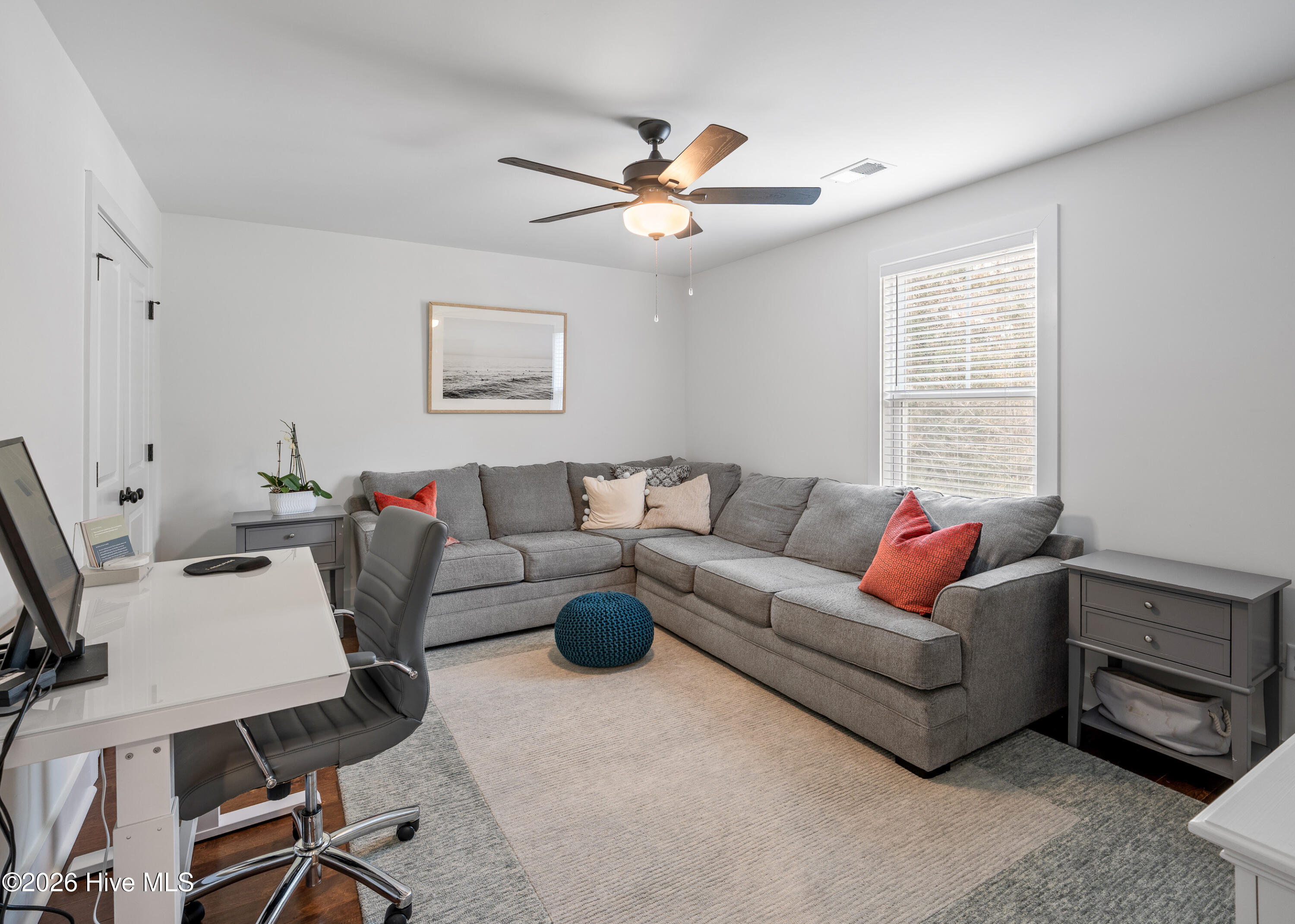 100548609 | Photo 37