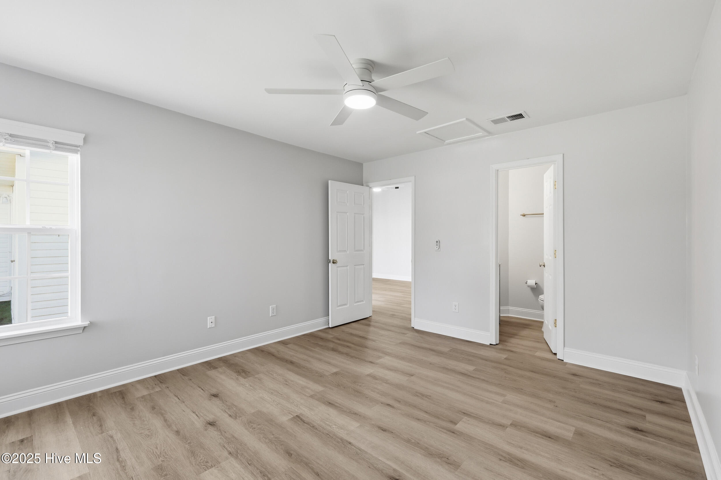 100565361 | Photo 22