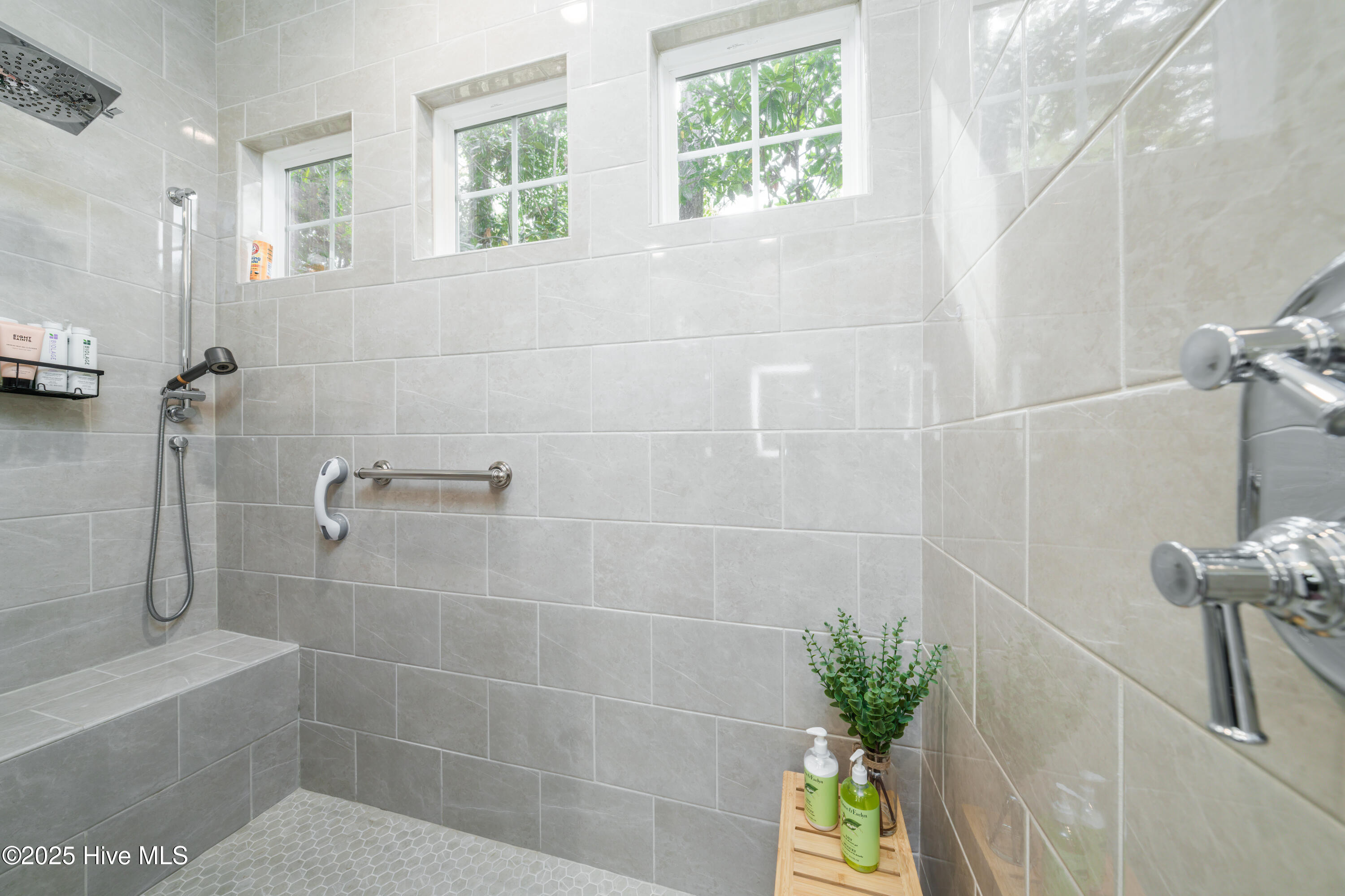 100537850 | Photo 25