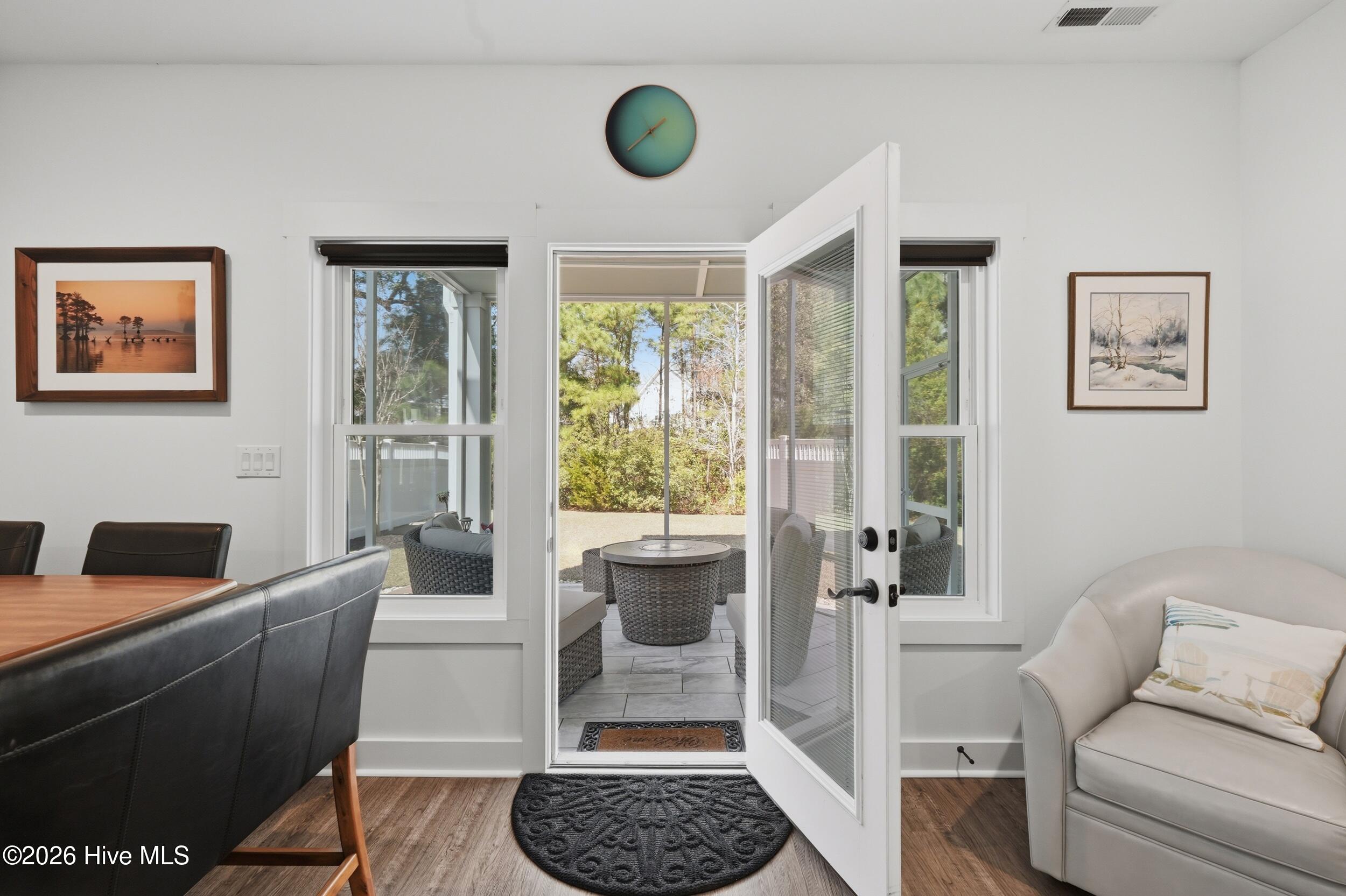 100560251 | Photo 64