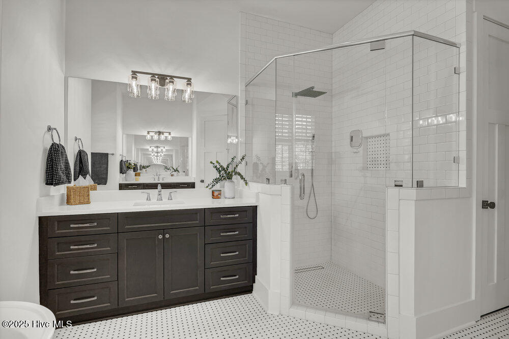 100569066 | Photo 17