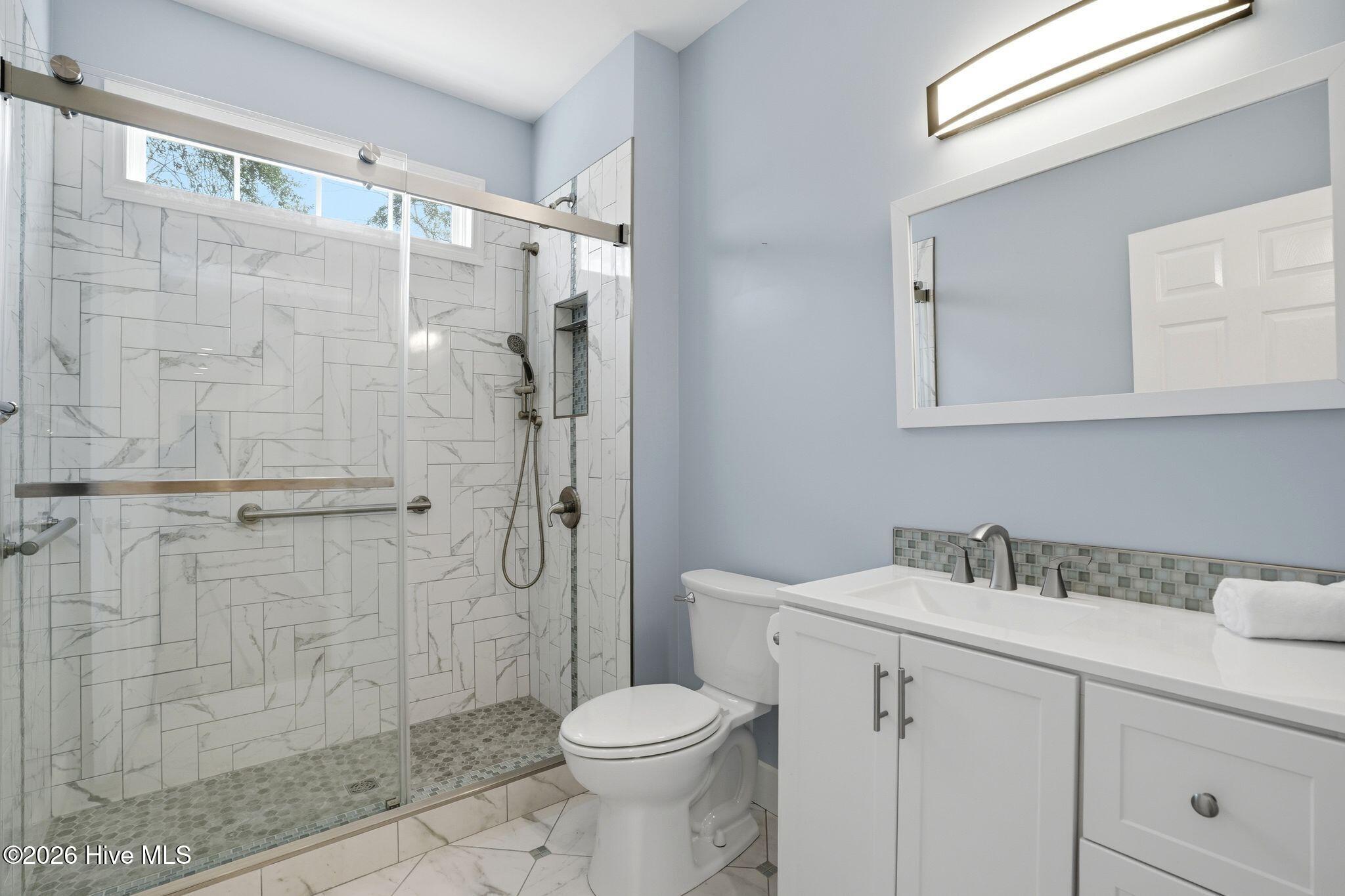 100560935 | Photo 12