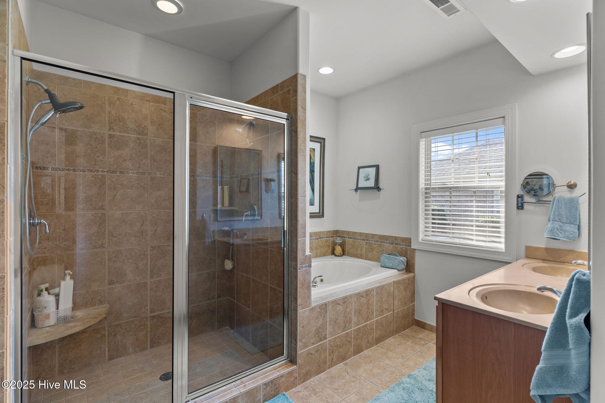 100538493 | Photo 22