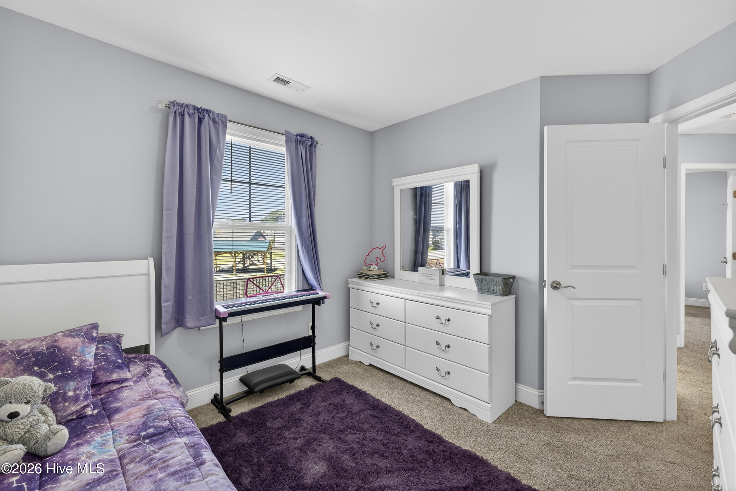 100563705 | Photo 33