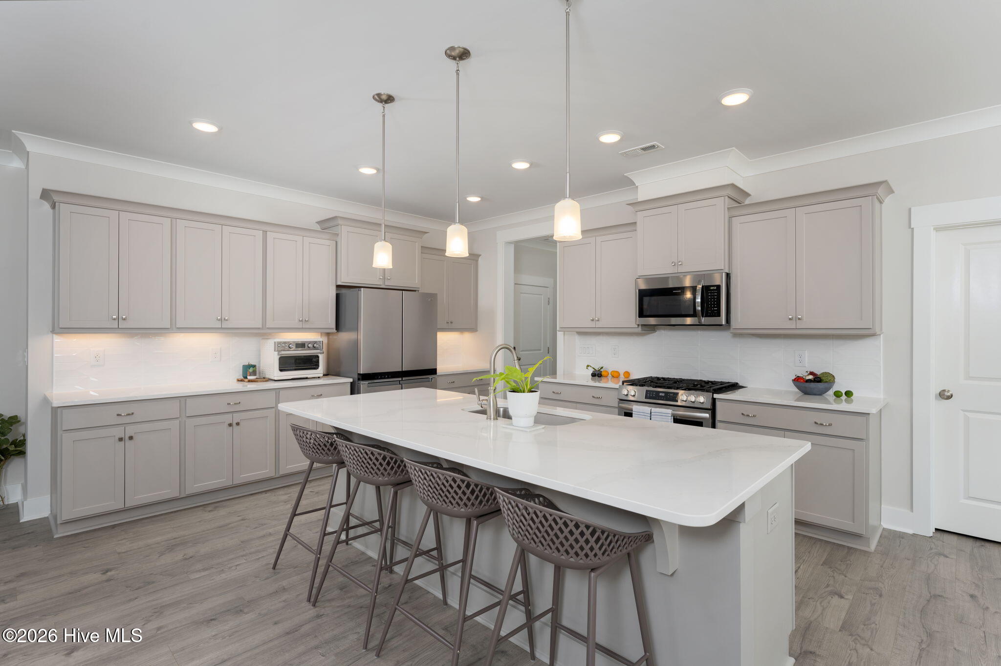 100564713 | Photo 19