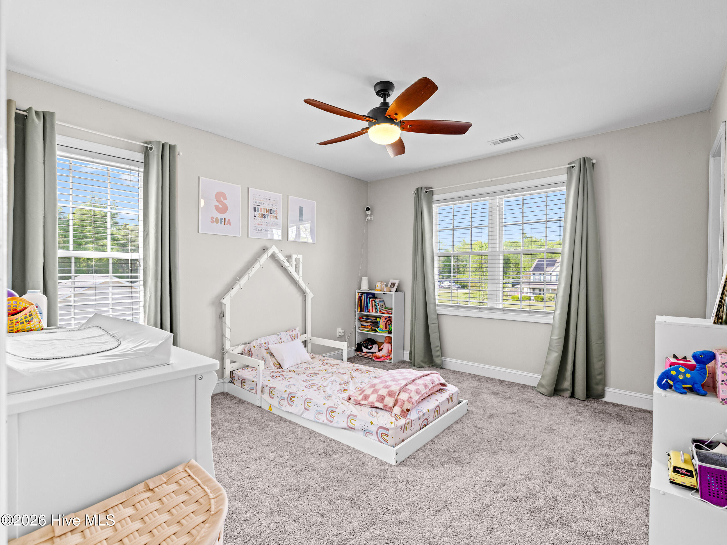 100566997 | Photo 40