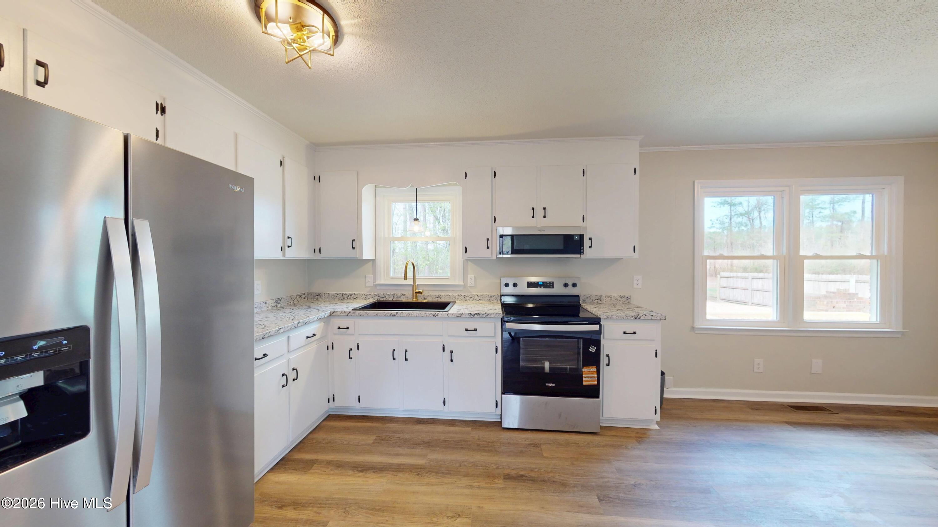 100559685 | Photo 21