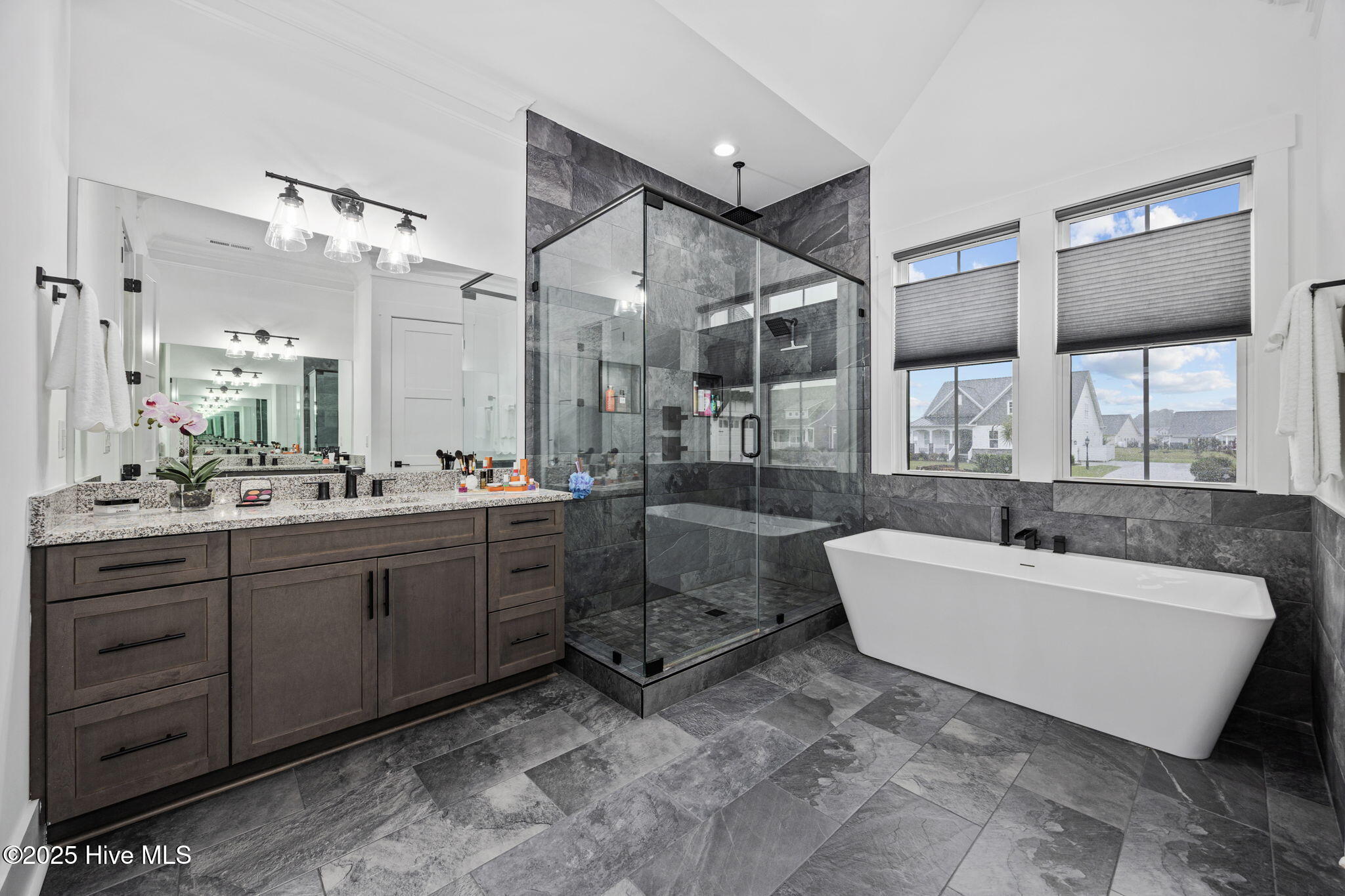 100523904 | Photo 23