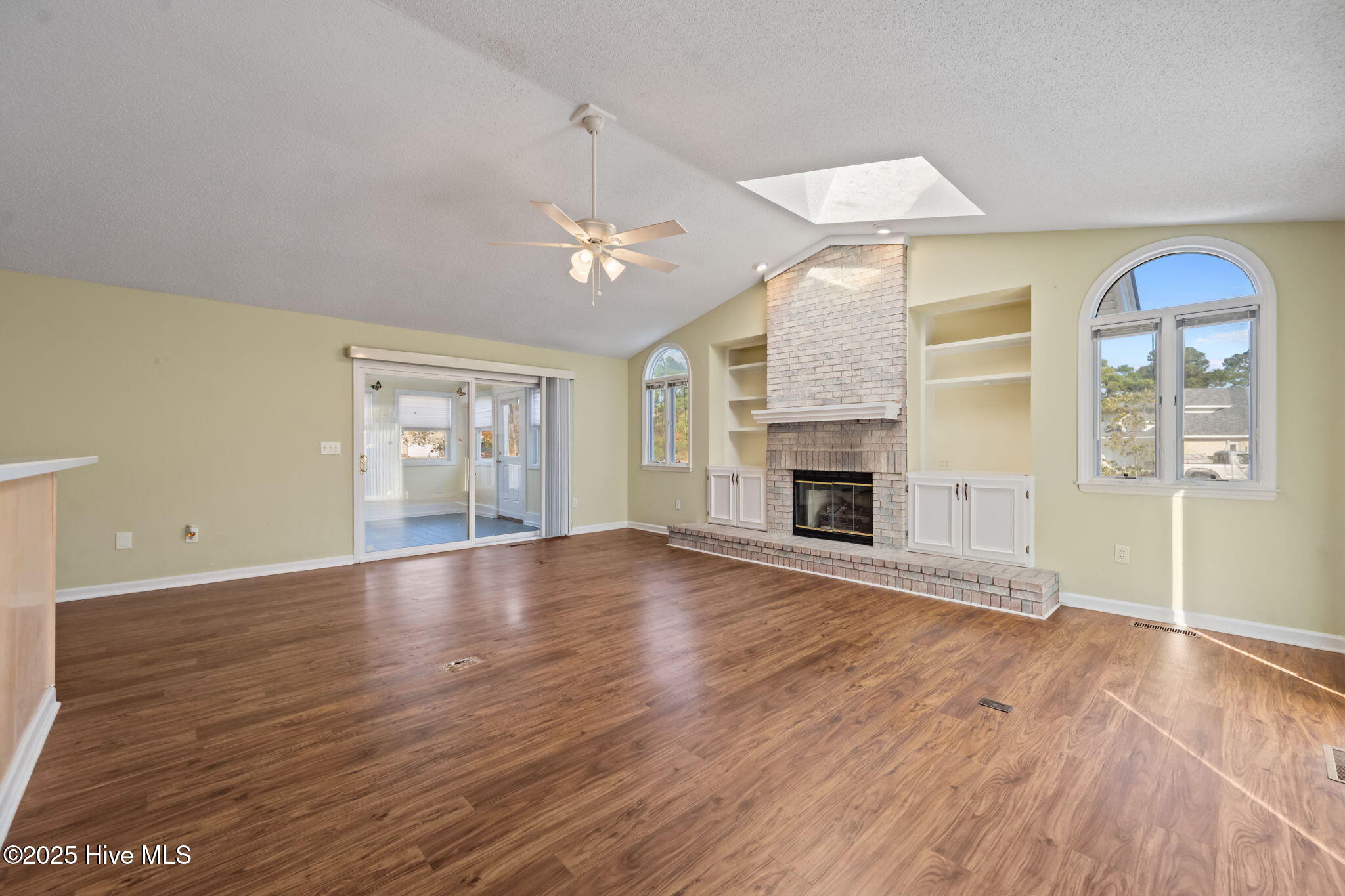 100542327 | Photo 19