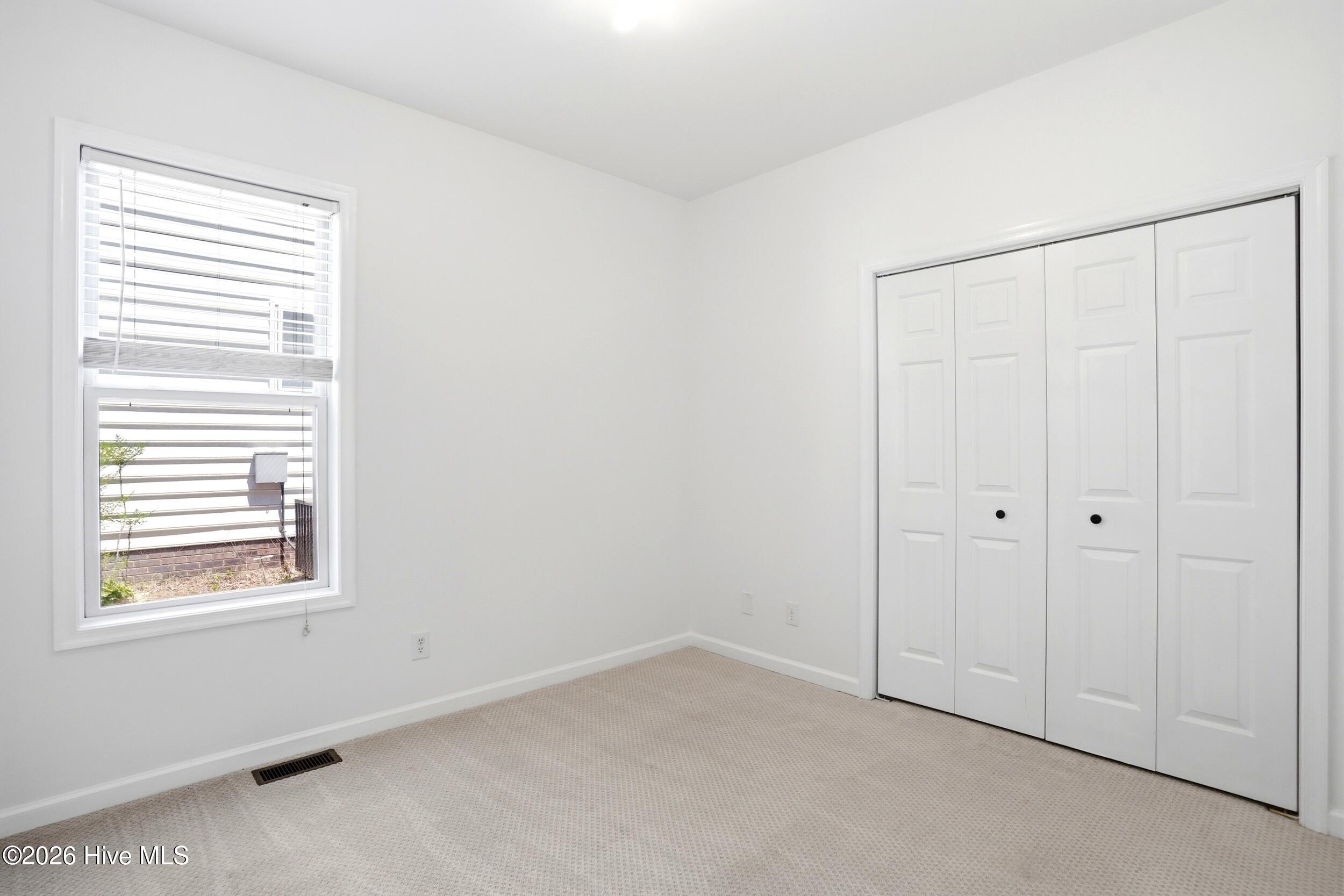 100569296 | Photo 17