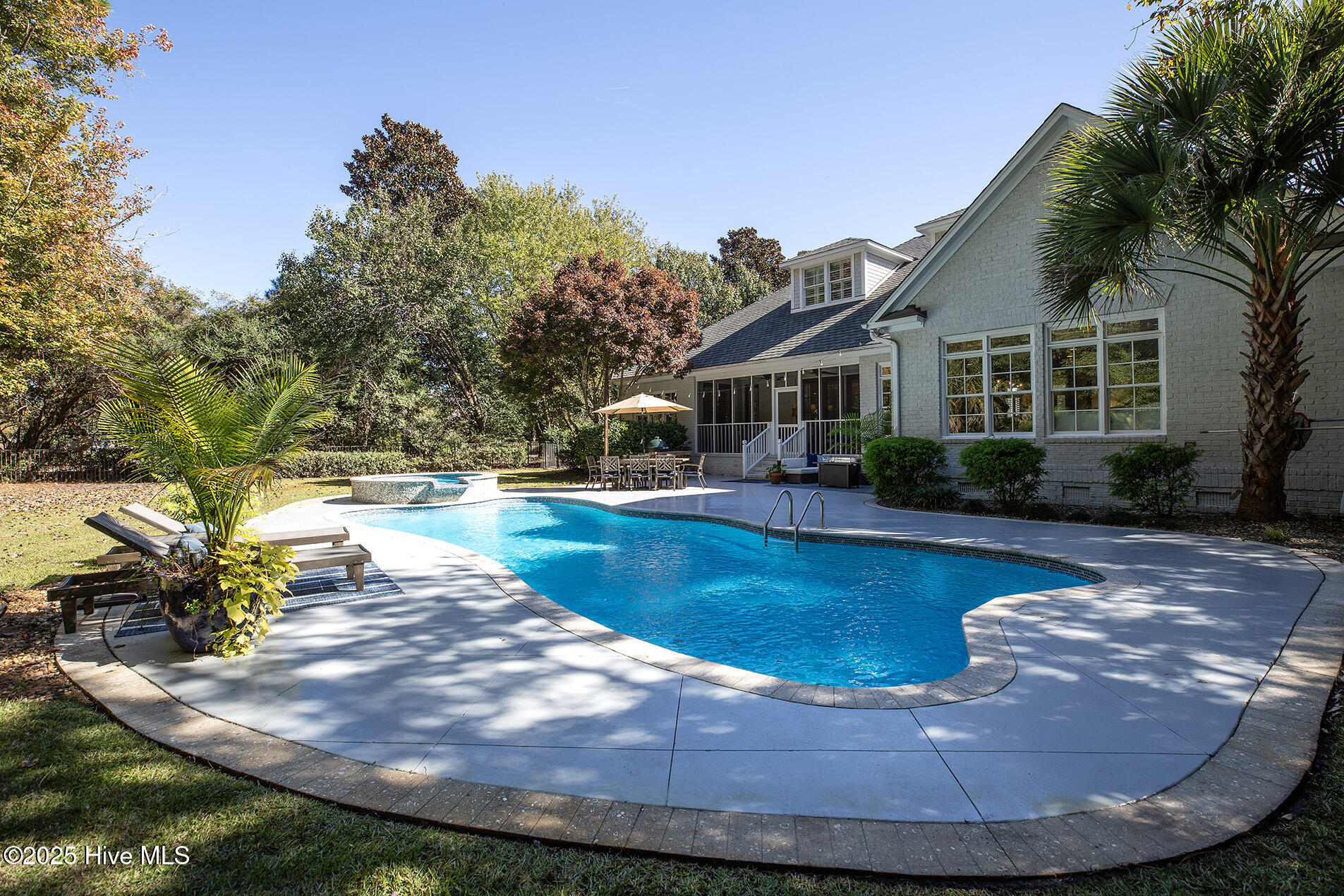 100541349 | Photo 71