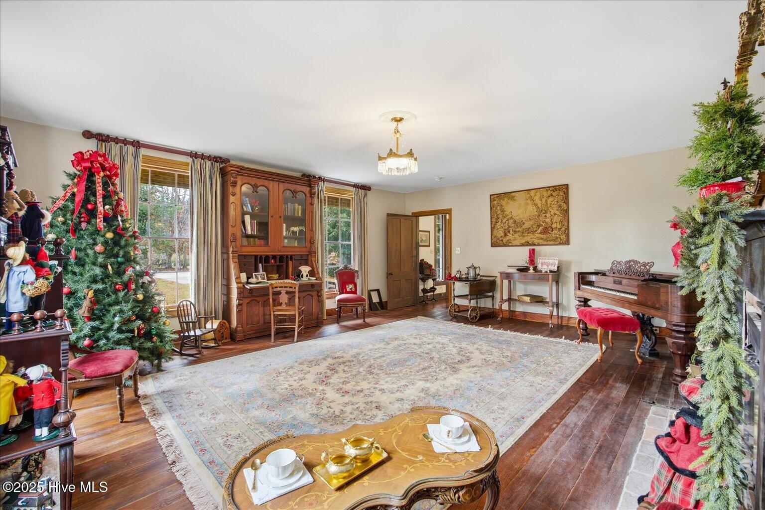 100545633 | Photo 29