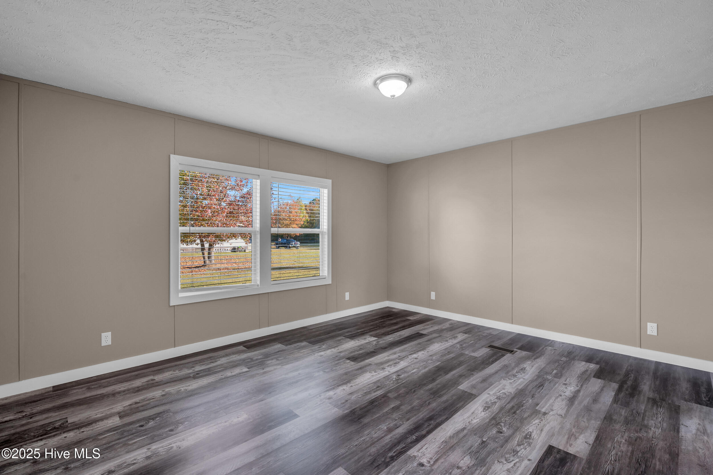 100540708 | Photo 18