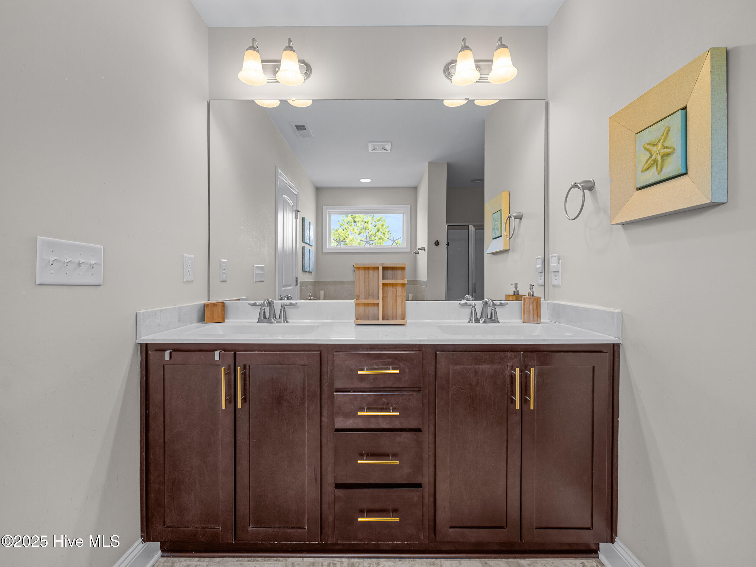 100545070 | Photo 44