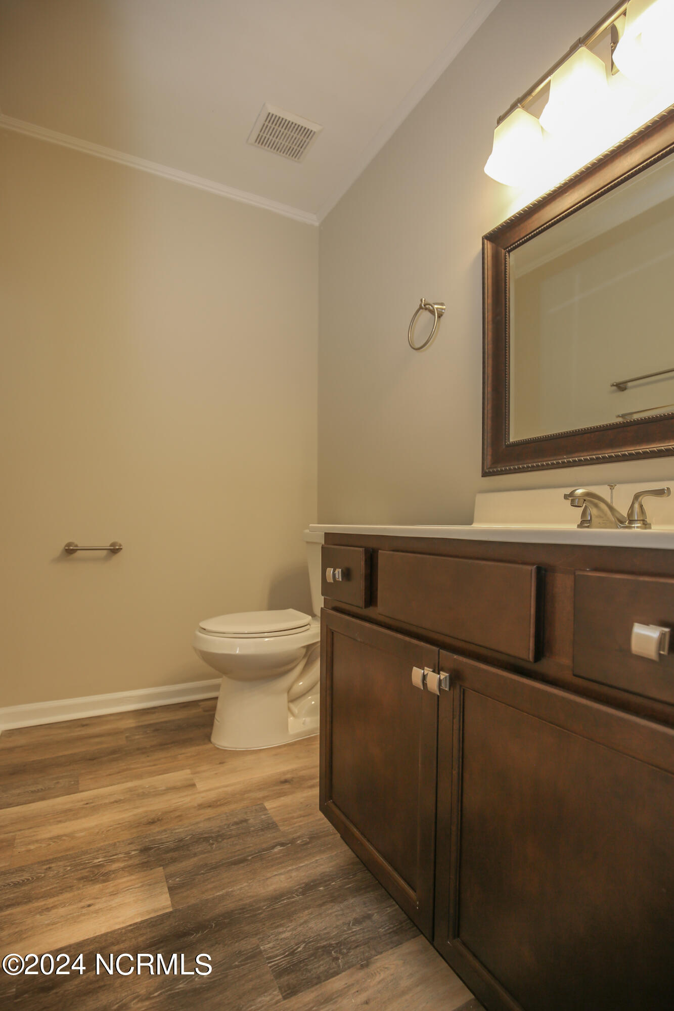 100557159 | Photo 13