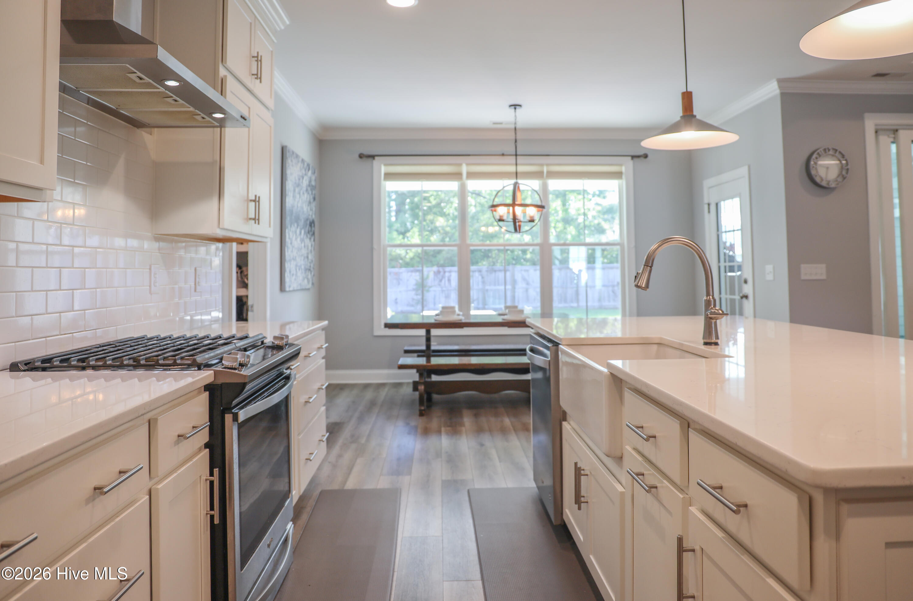 100567915 | Photo 30