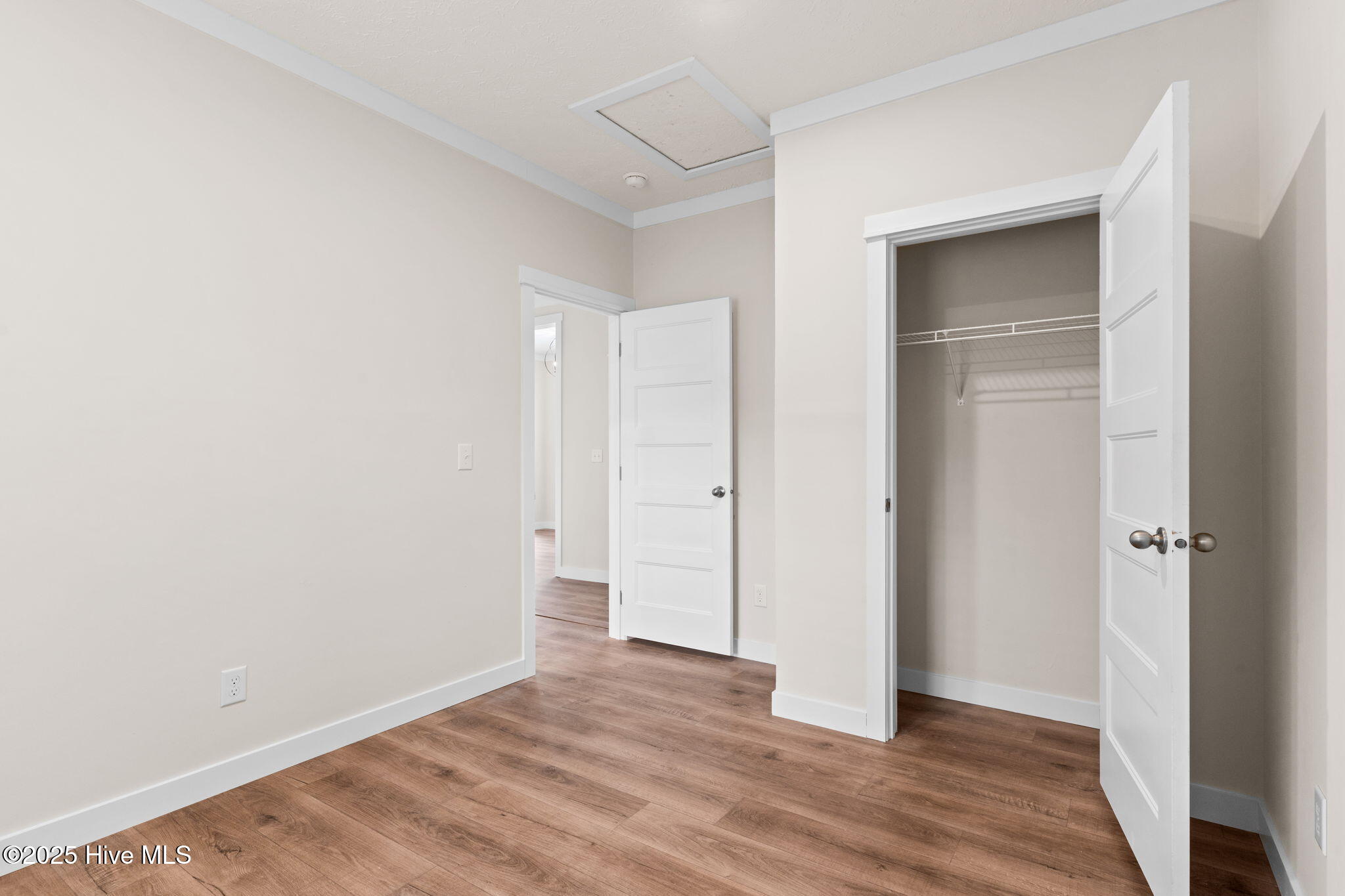 100558288 | Photo 27