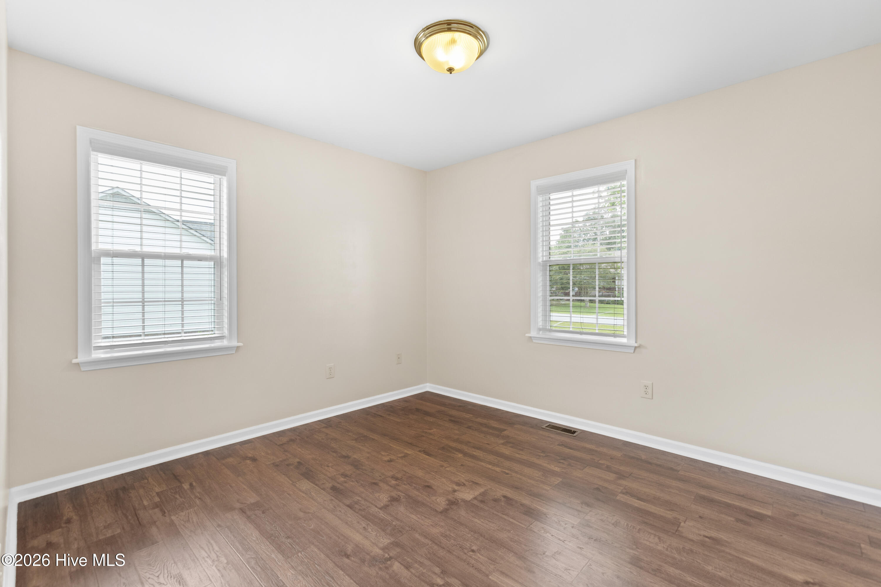 100562403 | Photo 15