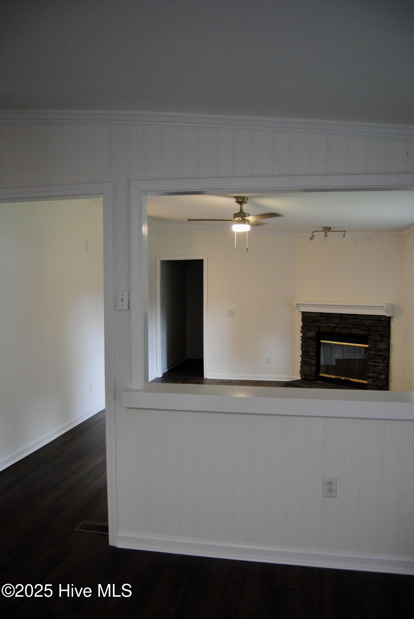 100533223 | Photo 17