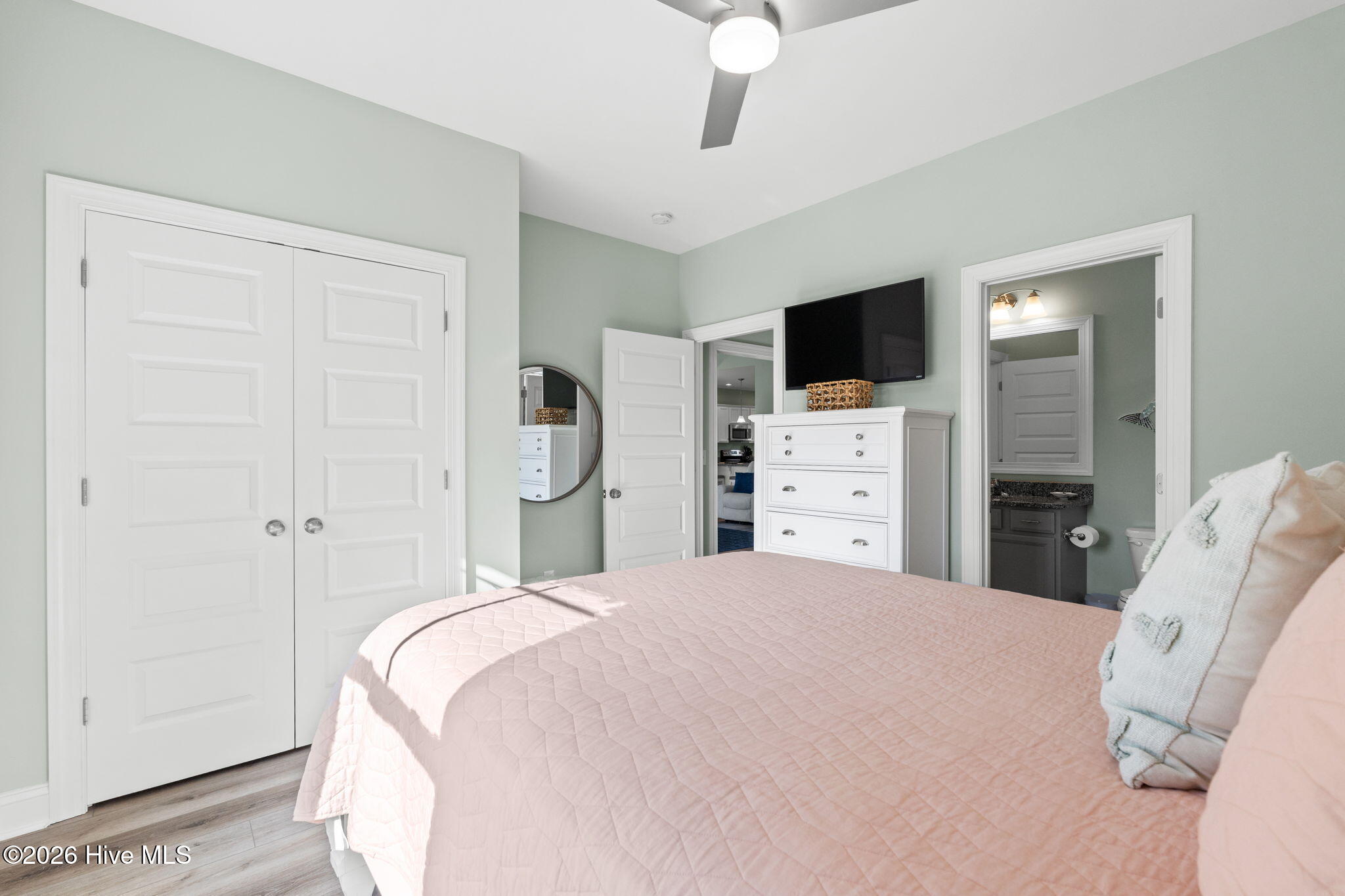 100568593 | Photo 22