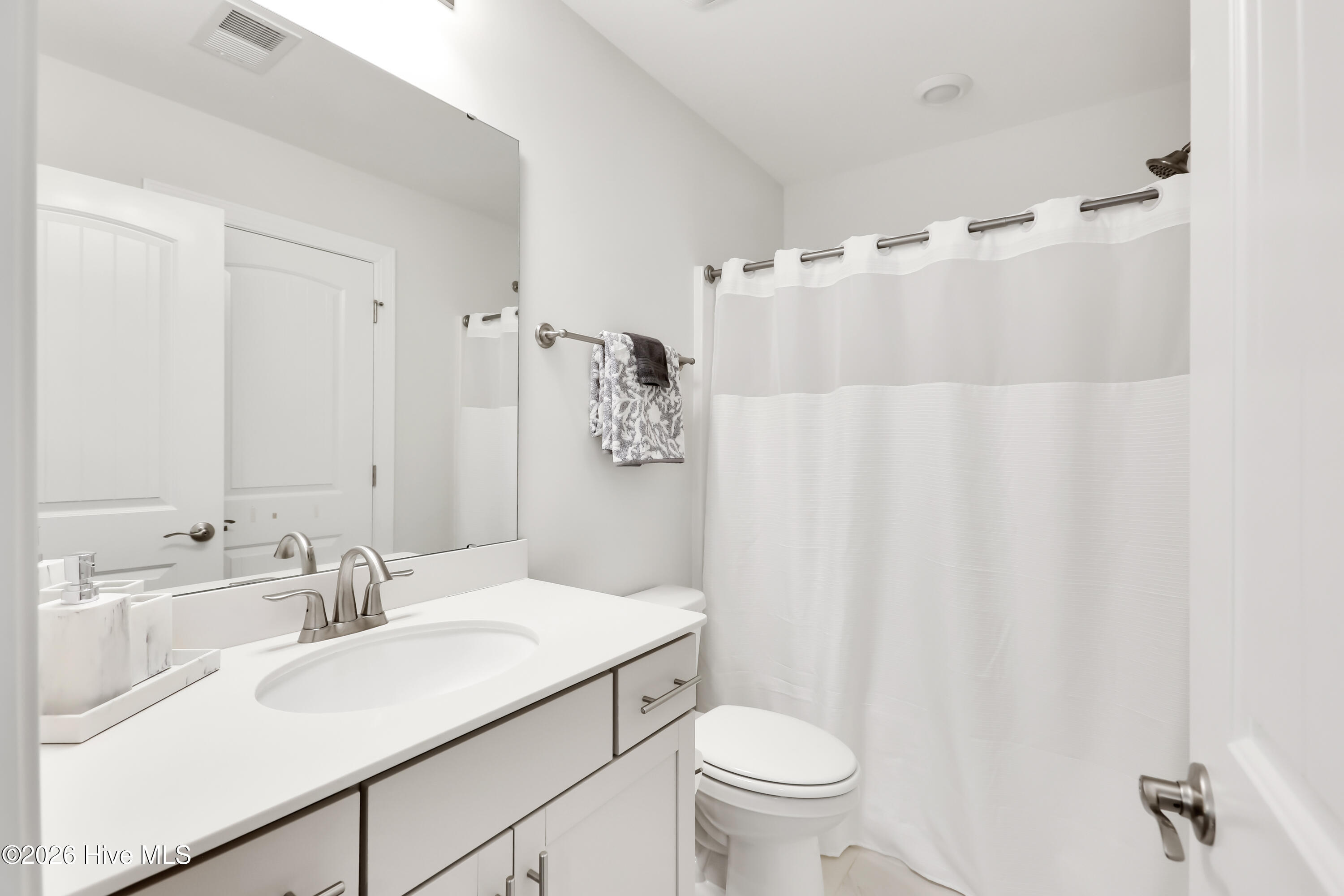 100557185 | Photo 28