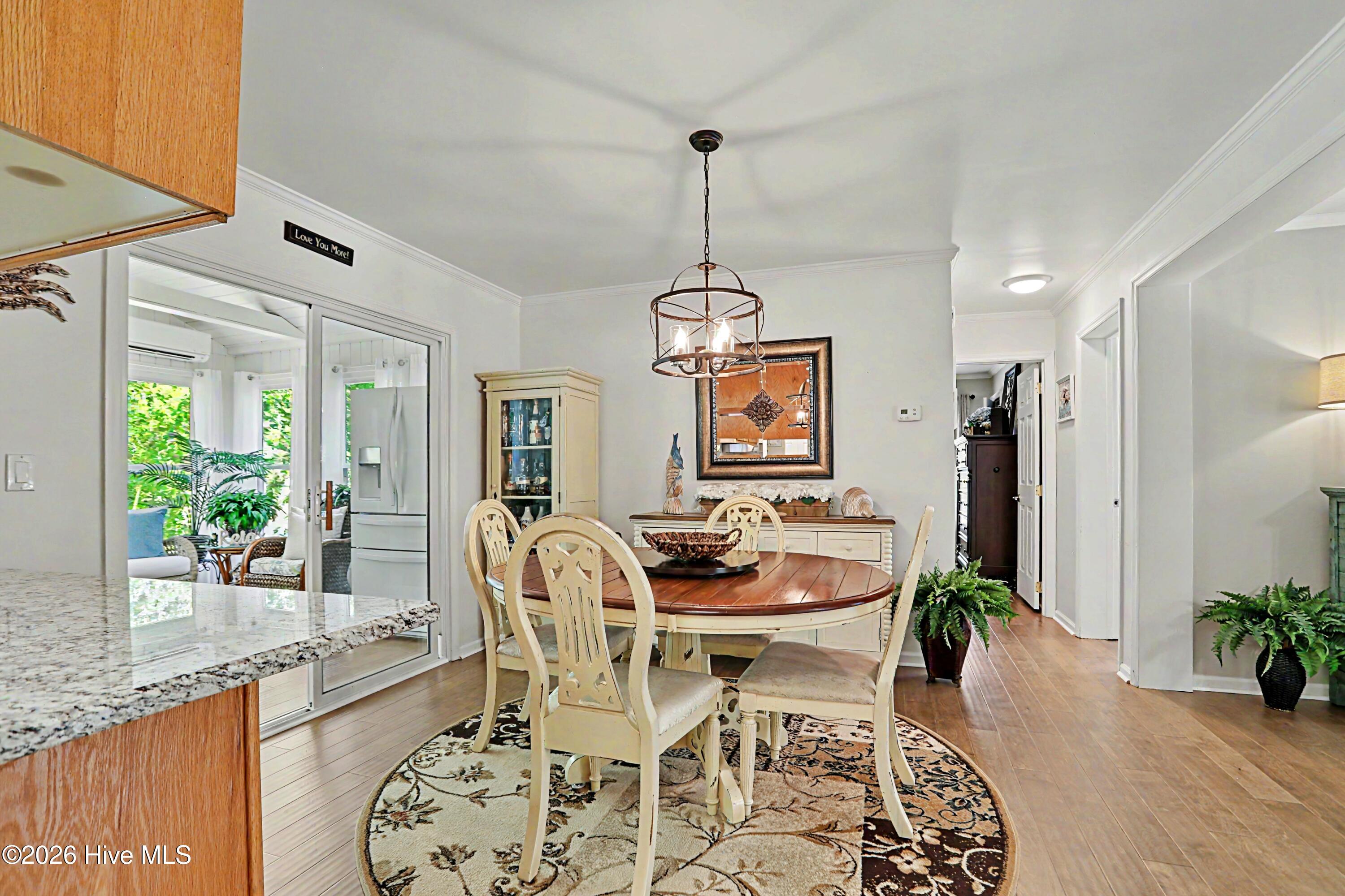 100570246 | Photo 12