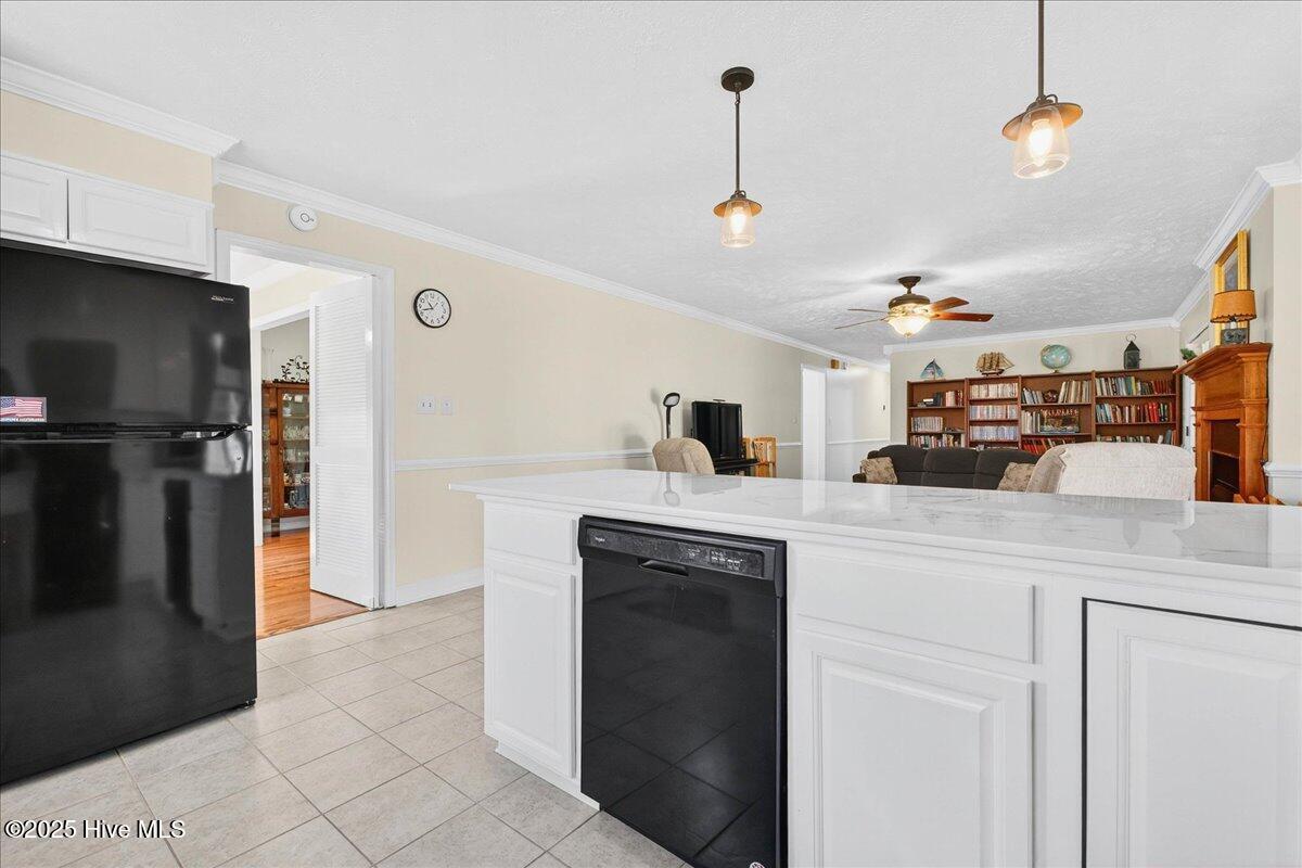 100533045 | Photo 37