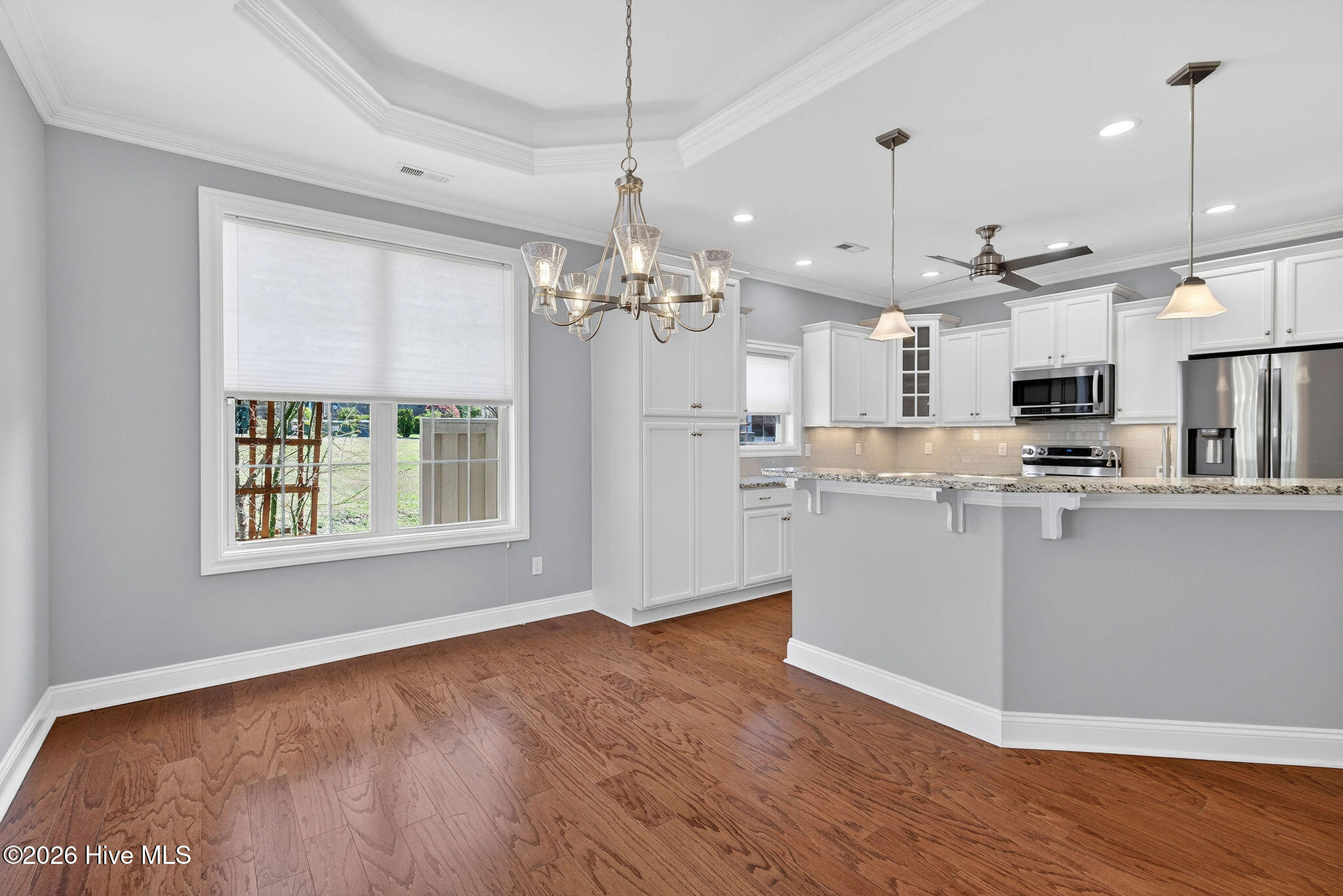 100560537 | Photo 23