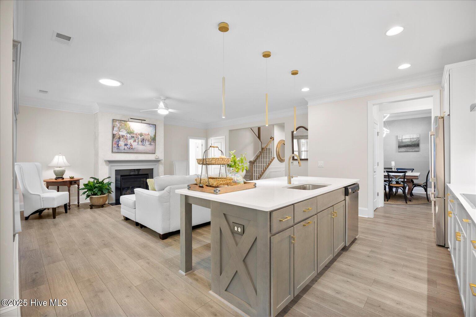 100533104 | Photo 17