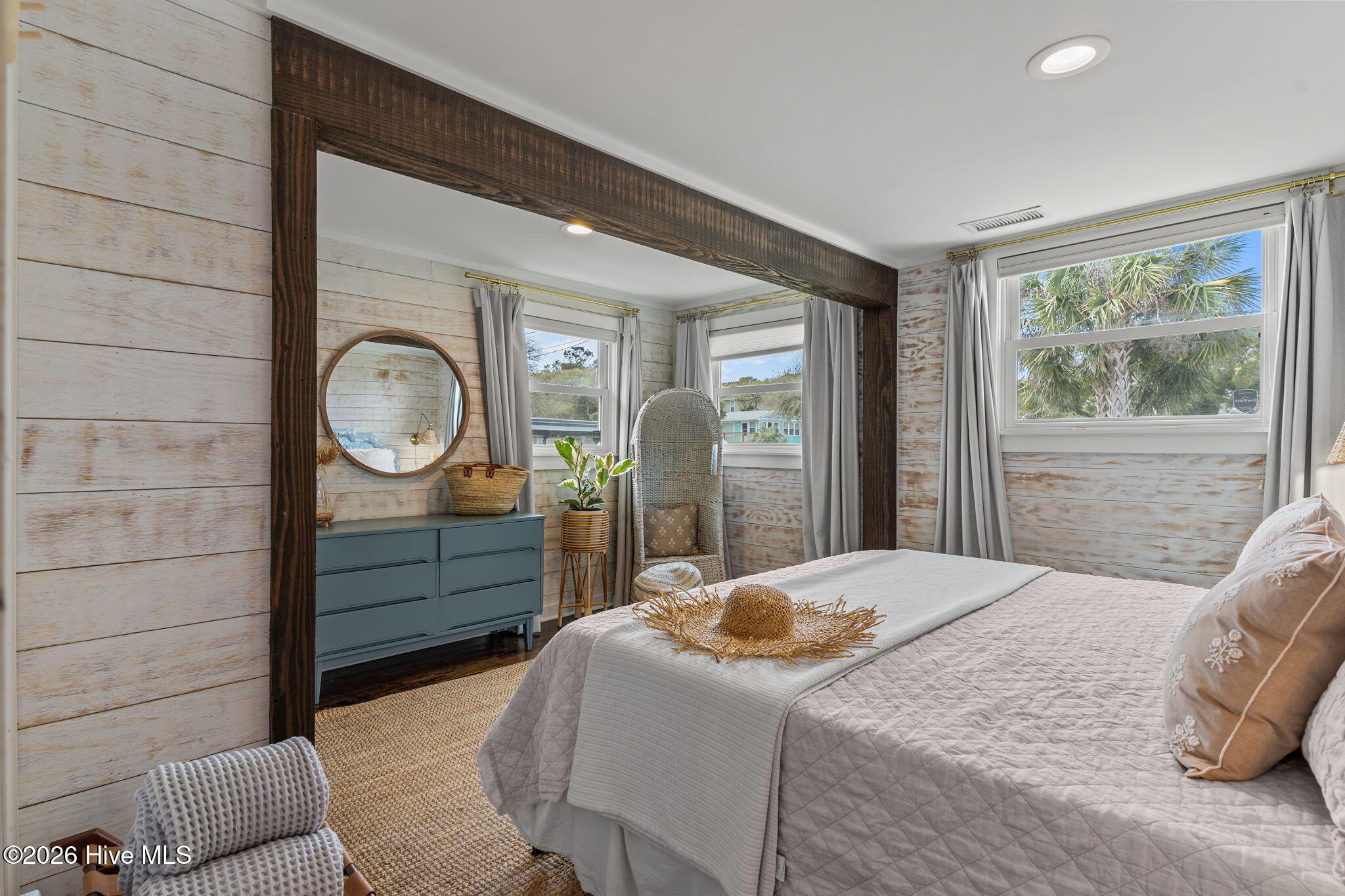 100565968 | Photo 38