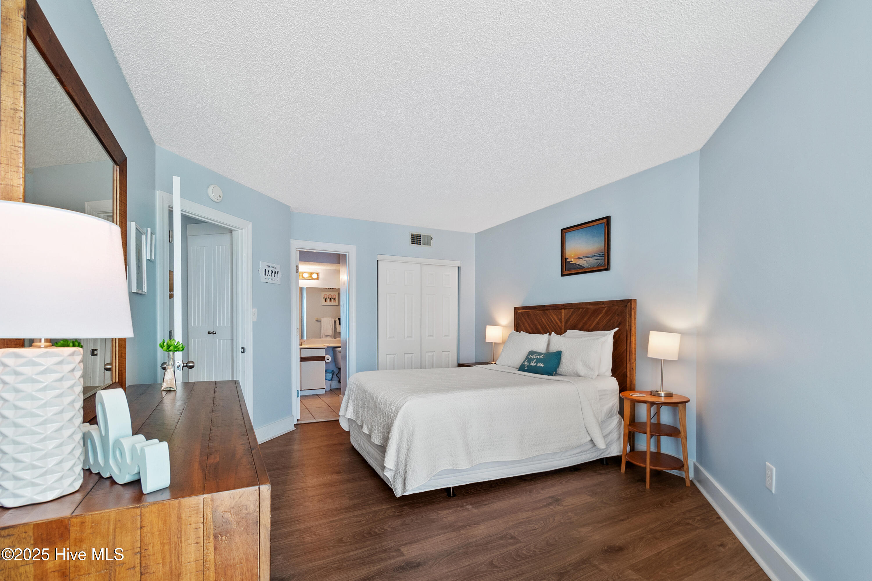 100529644 | Photo 11