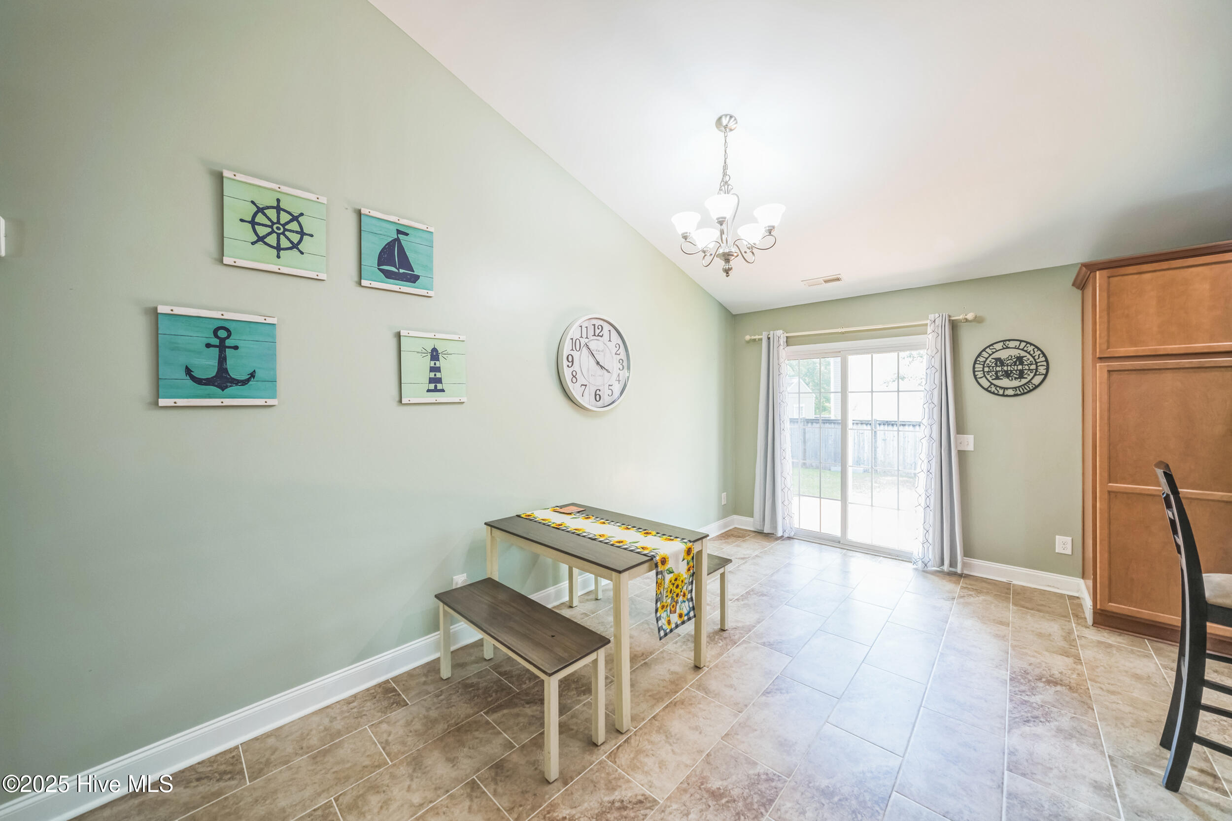 100517815 | Photo 11