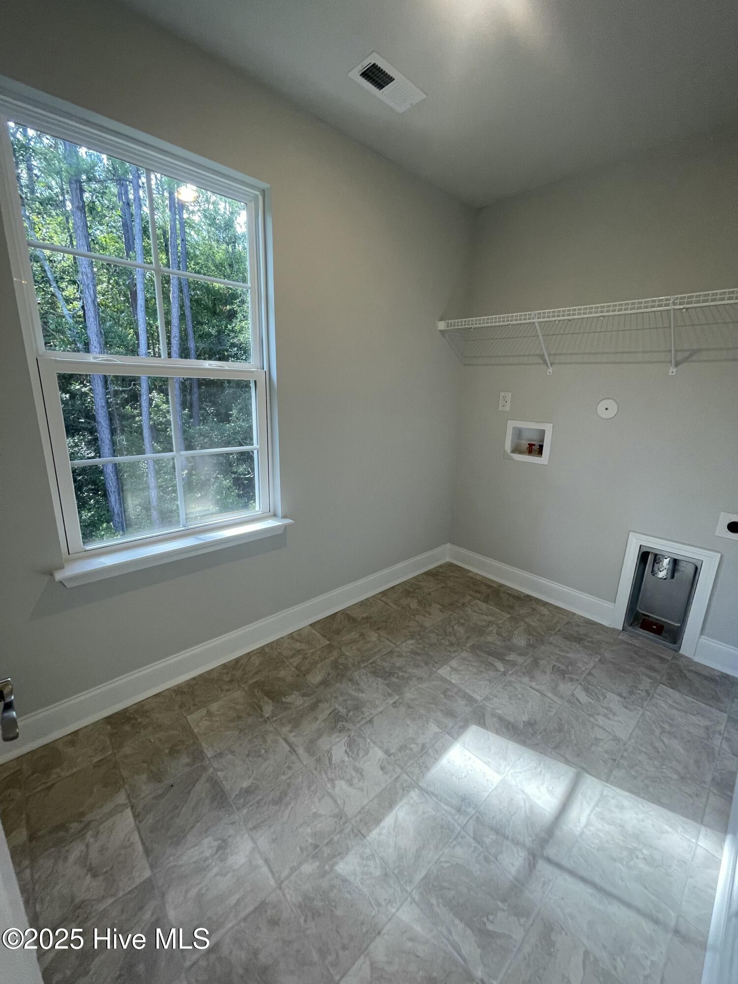 100422121 | Photo 53