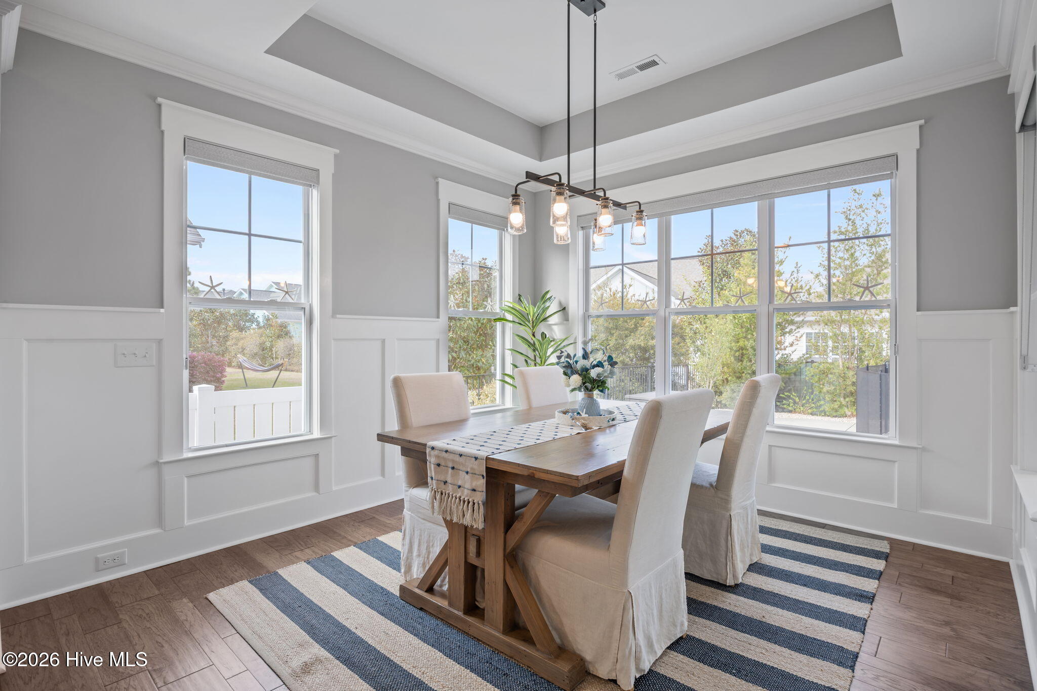 100563042 | Photo 15